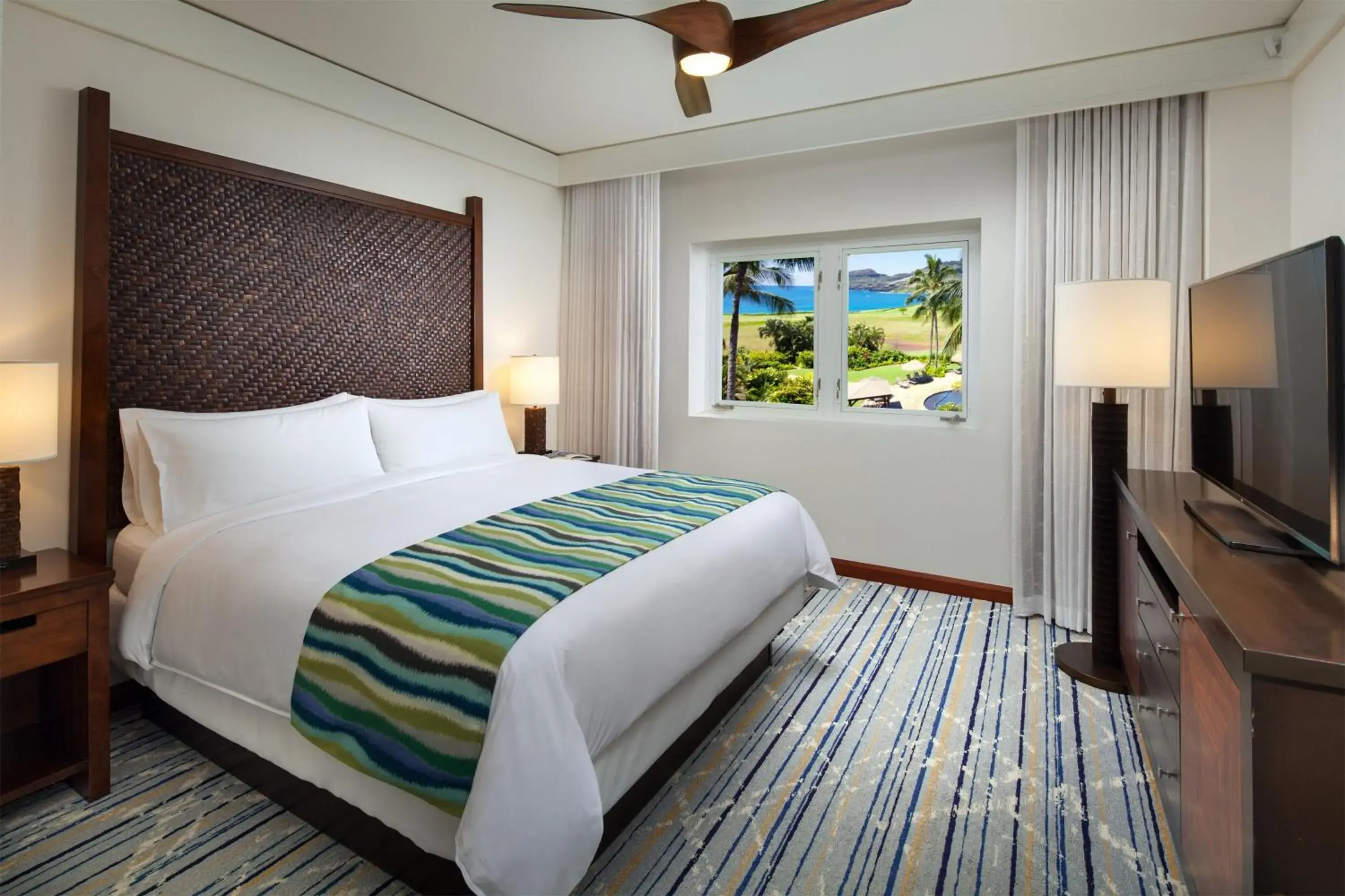 Bedroom, Bed in Marriott's Kauai Lagoons - Kalanipu'u