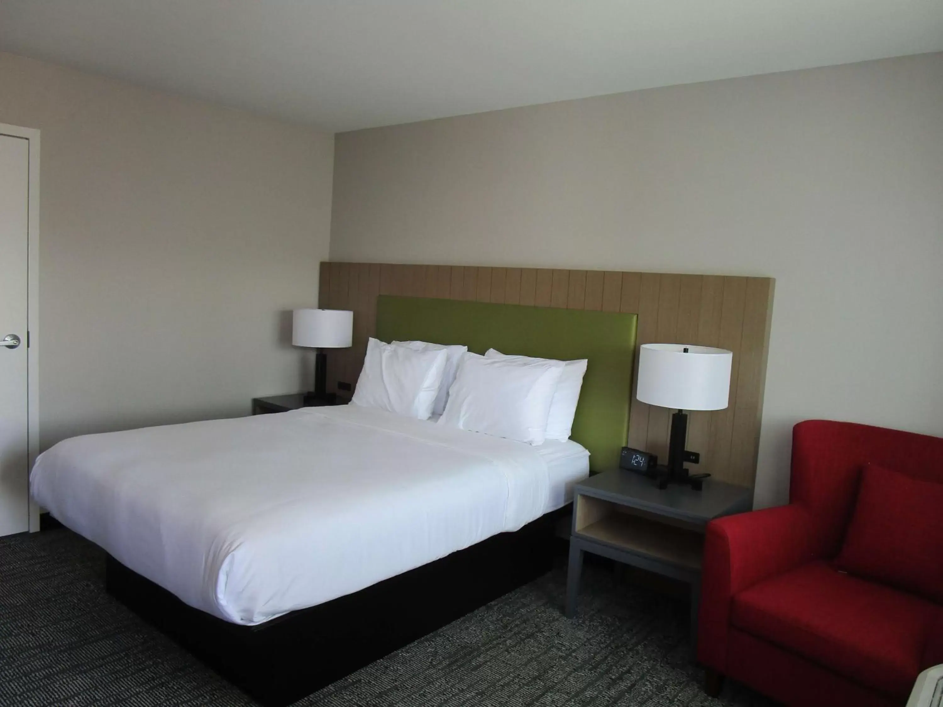Photo of the whole room, Bed in Country Inn & Suites by Radisson, Vallejo Napa Valley, CA