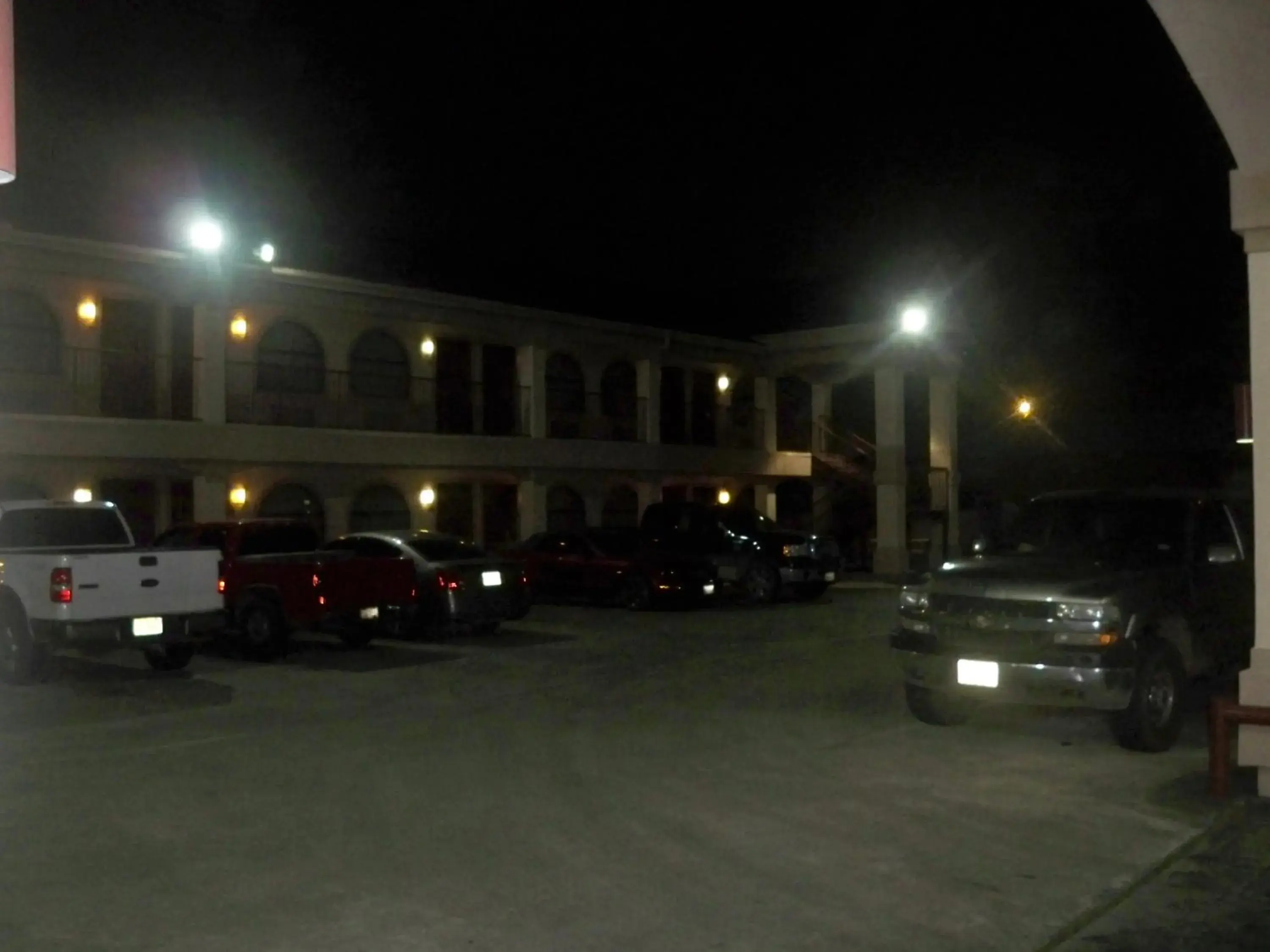 Night, Property Building in Scottish Inn and Suites Beaumont