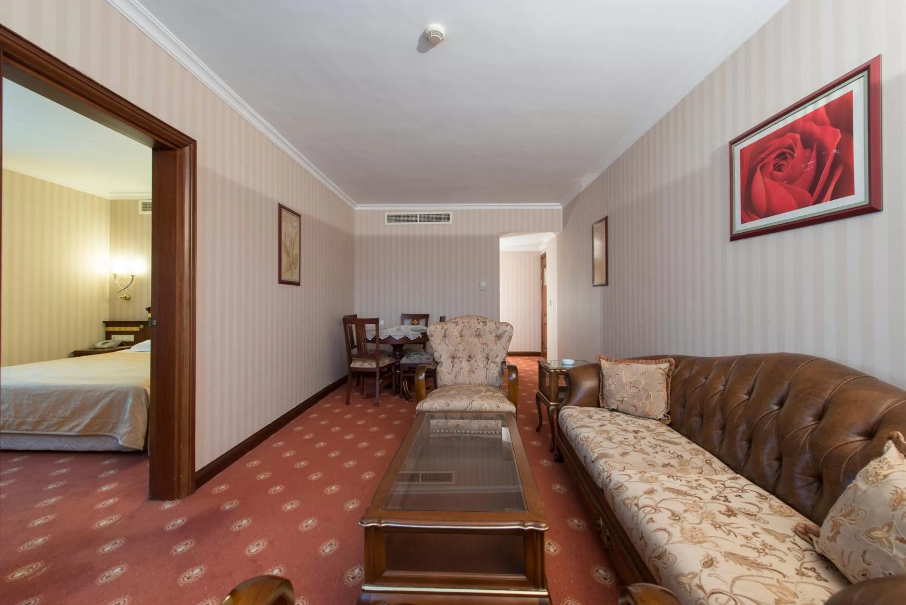 Living room in Akar International Hotel