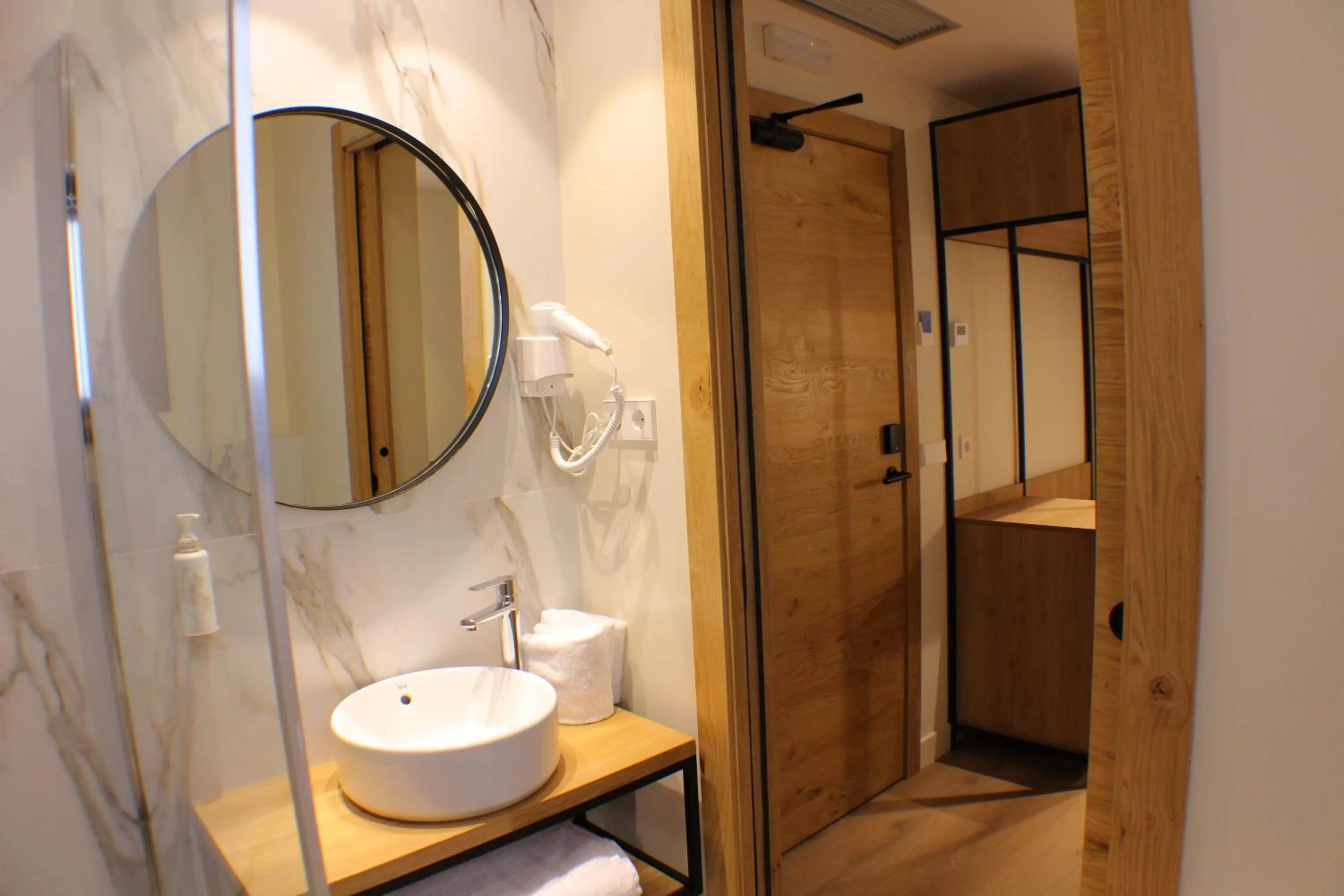 Shower in Hotel Marfany