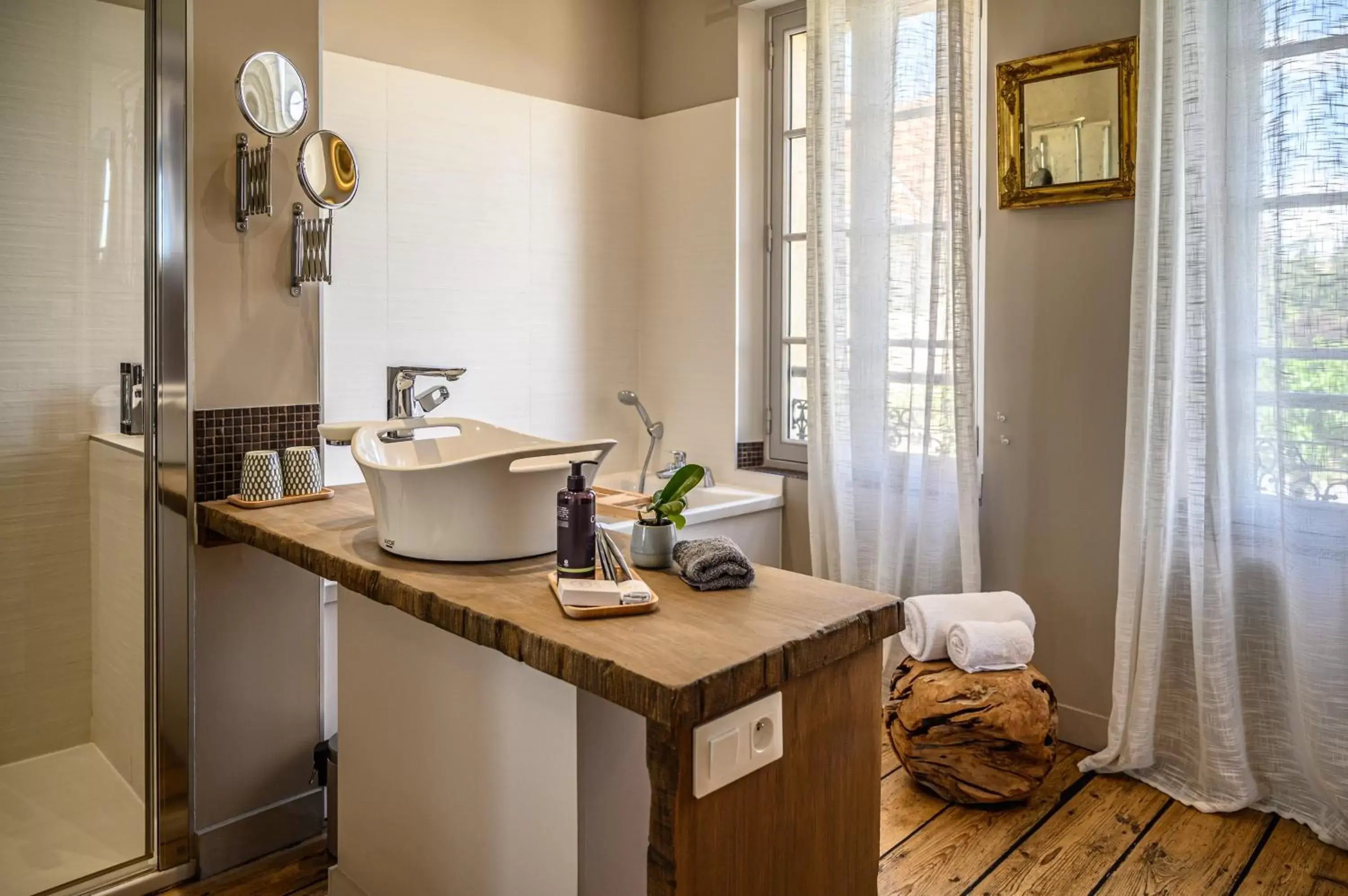 Shower, Bathroom in Clos 1906