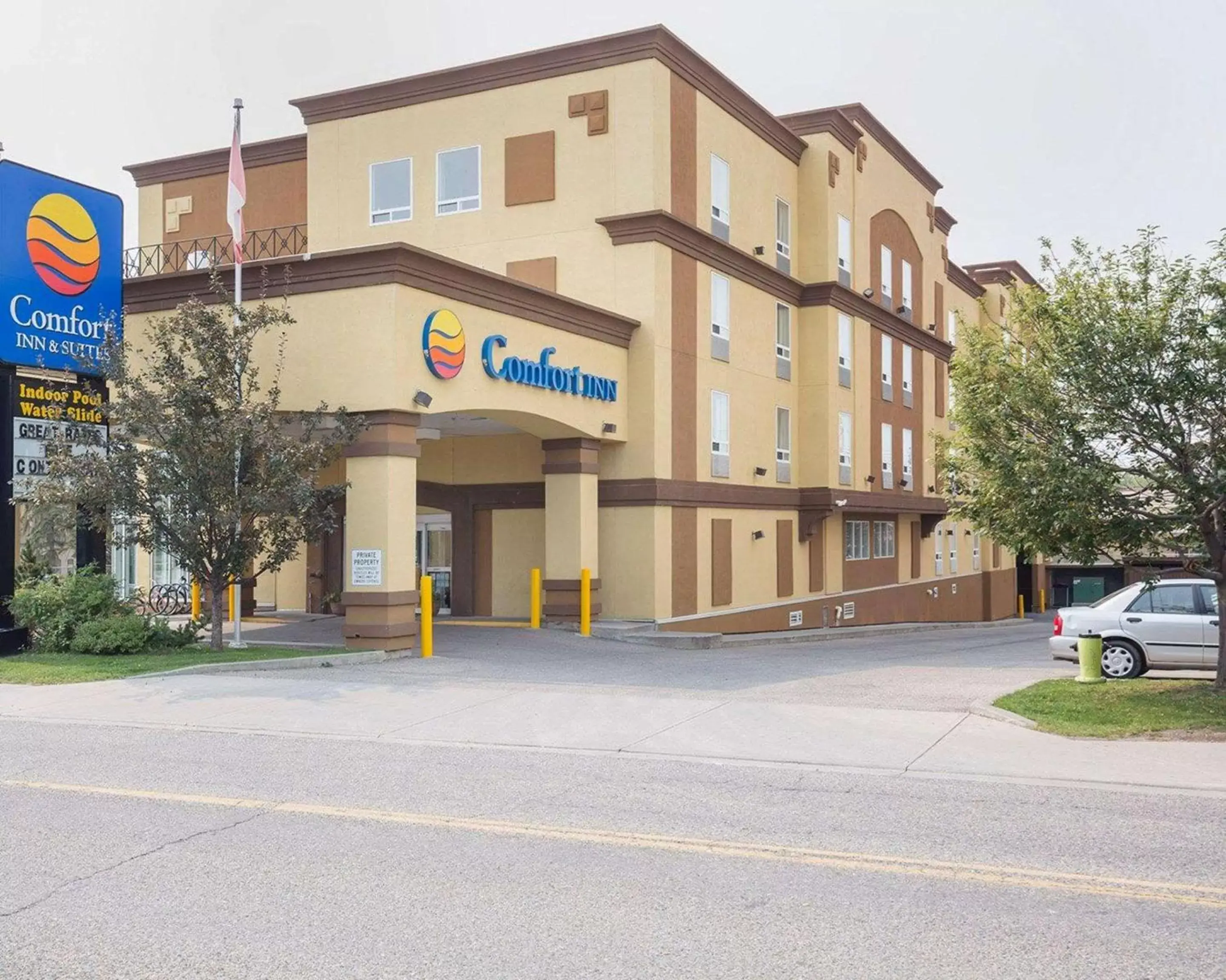 Property Building in Comfort Inn and Suites University