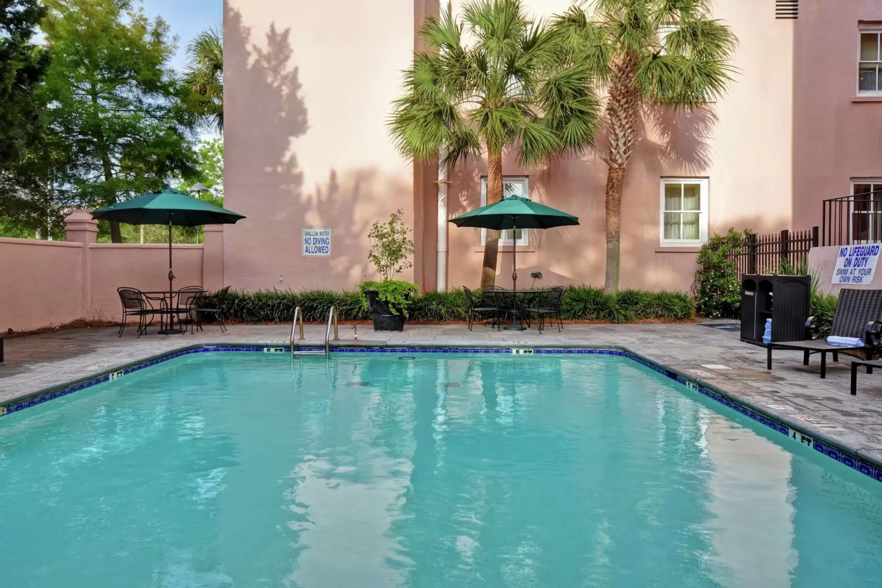Pool view, Swimming Pool in Embassy Suites Charleston - Historic District