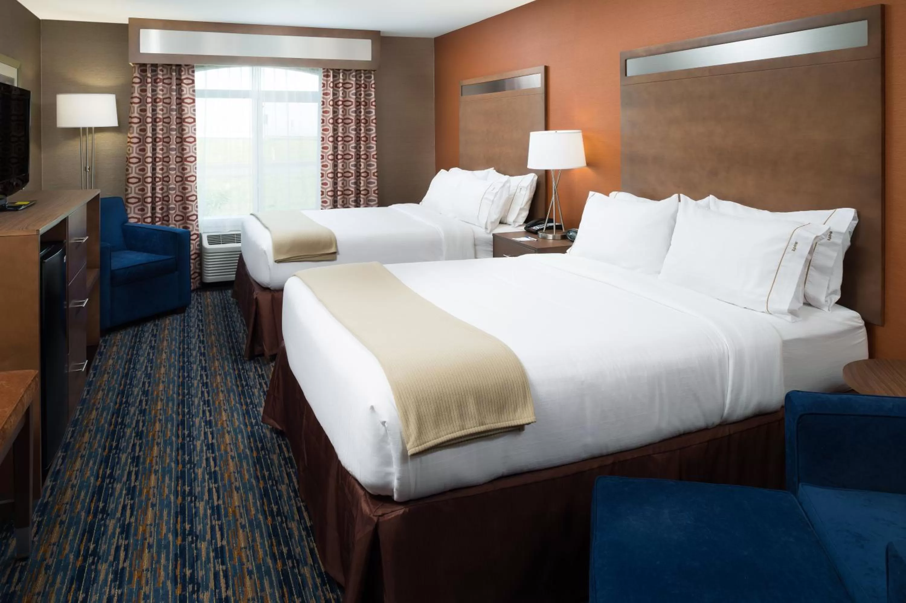 Photo of the whole room, Bed in Holiday Inn Express Rocklin - Galleria Area by IHG