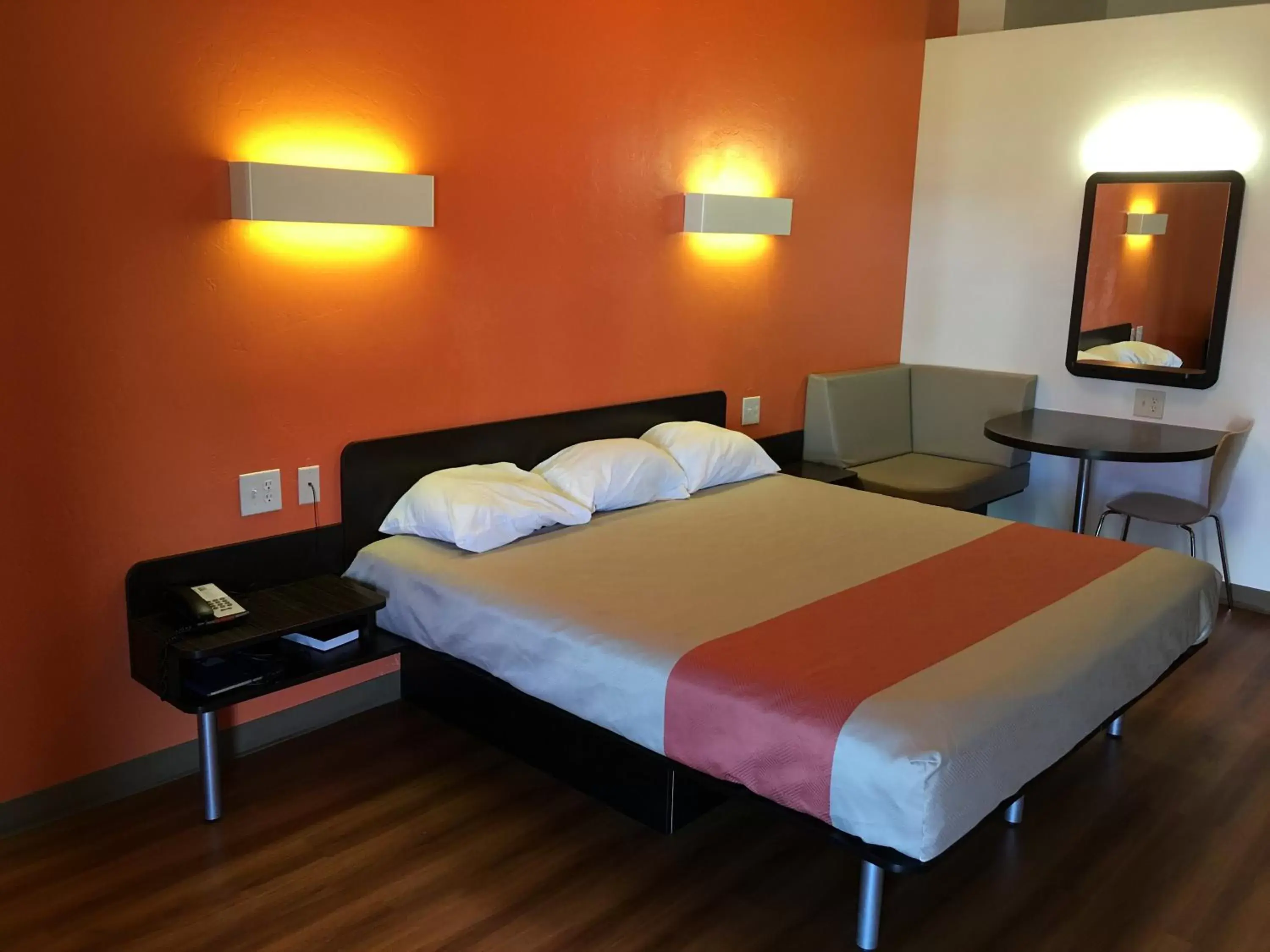 Bed in Motel 6-Globe, AZ