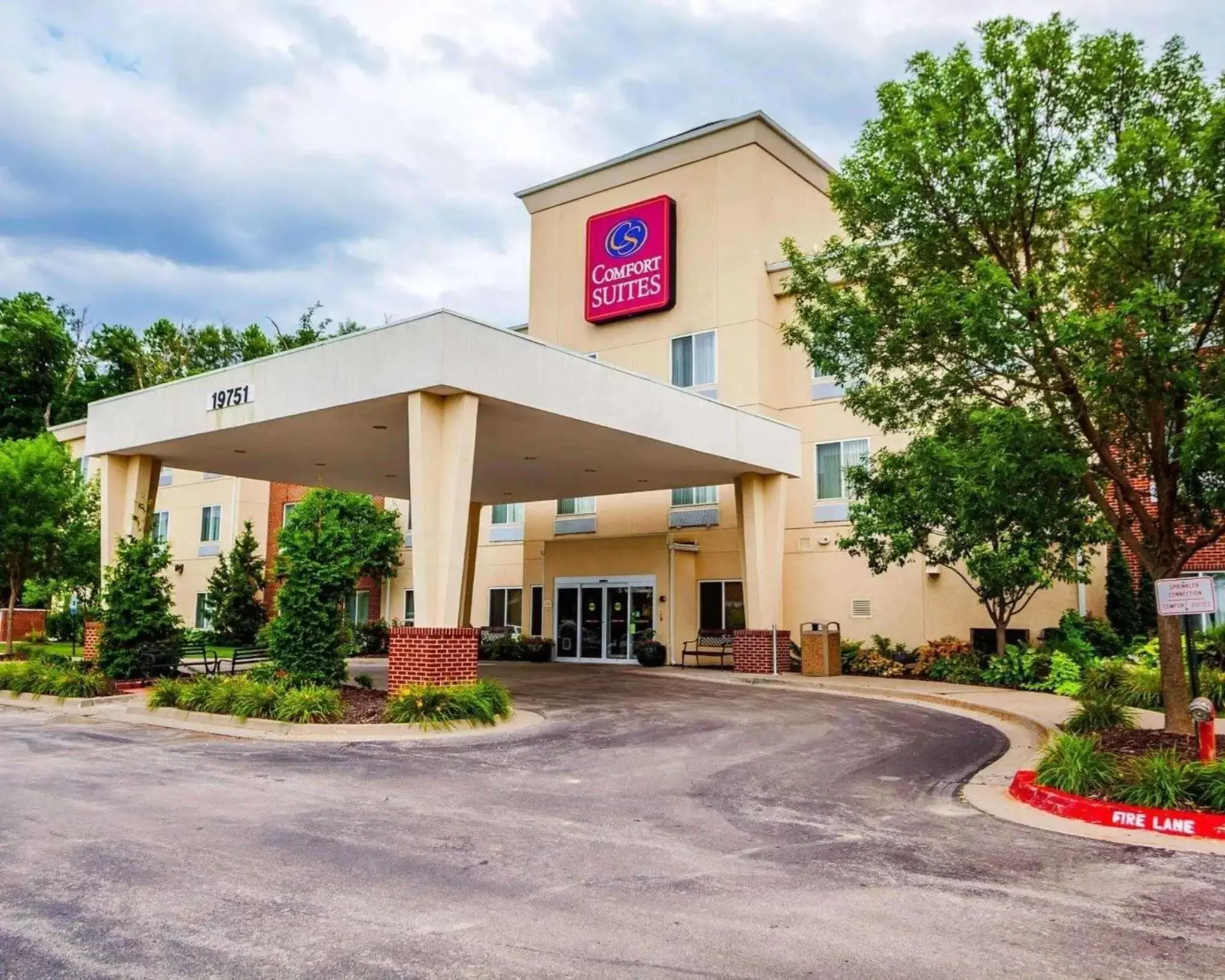 Property Building in Comfort Suites - Independence