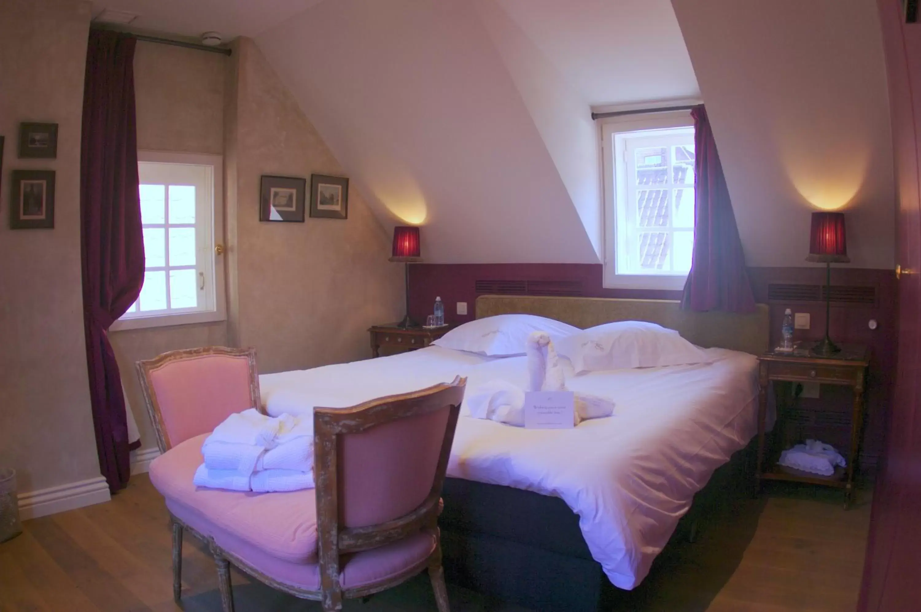 Junior Suite with Canal View in B&B Canal Deluxe Junior Suite with Canal View in B&B Canal Deluxe