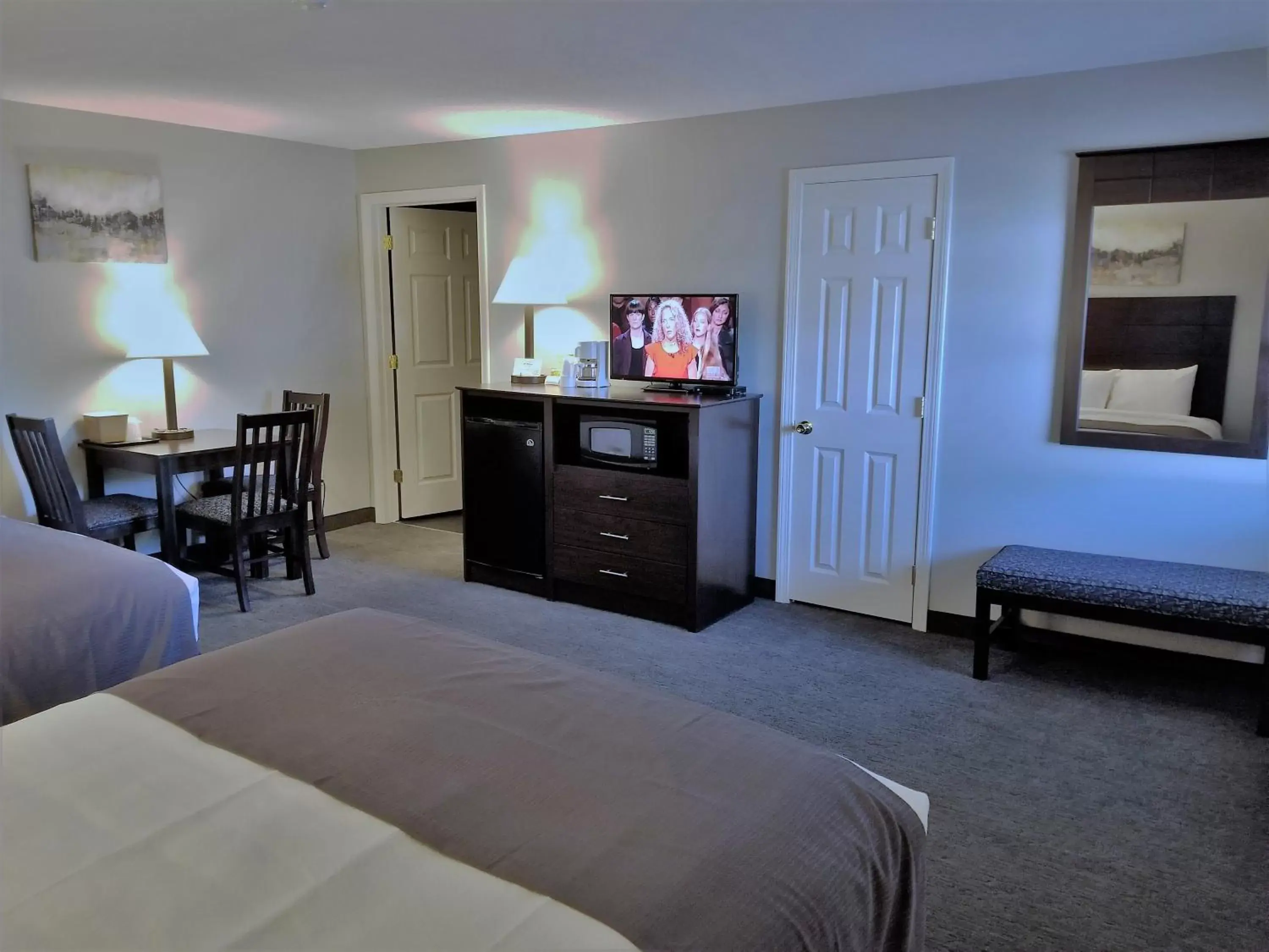 TV/Entertainment Center in Mt. Madison Inn & Suites