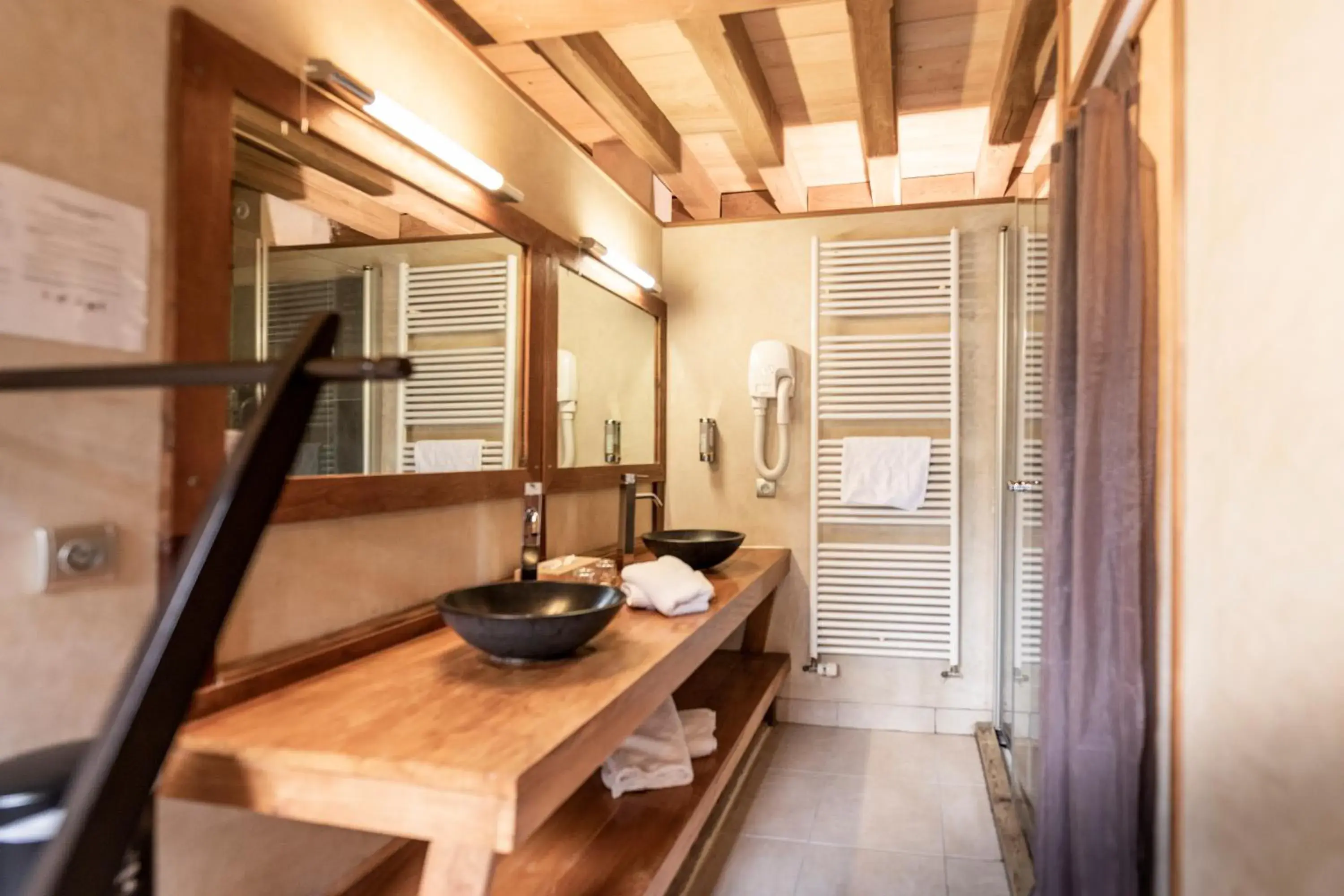 Bathroom in Manoir des Indes, The Originals Relais (Relais du Silence)