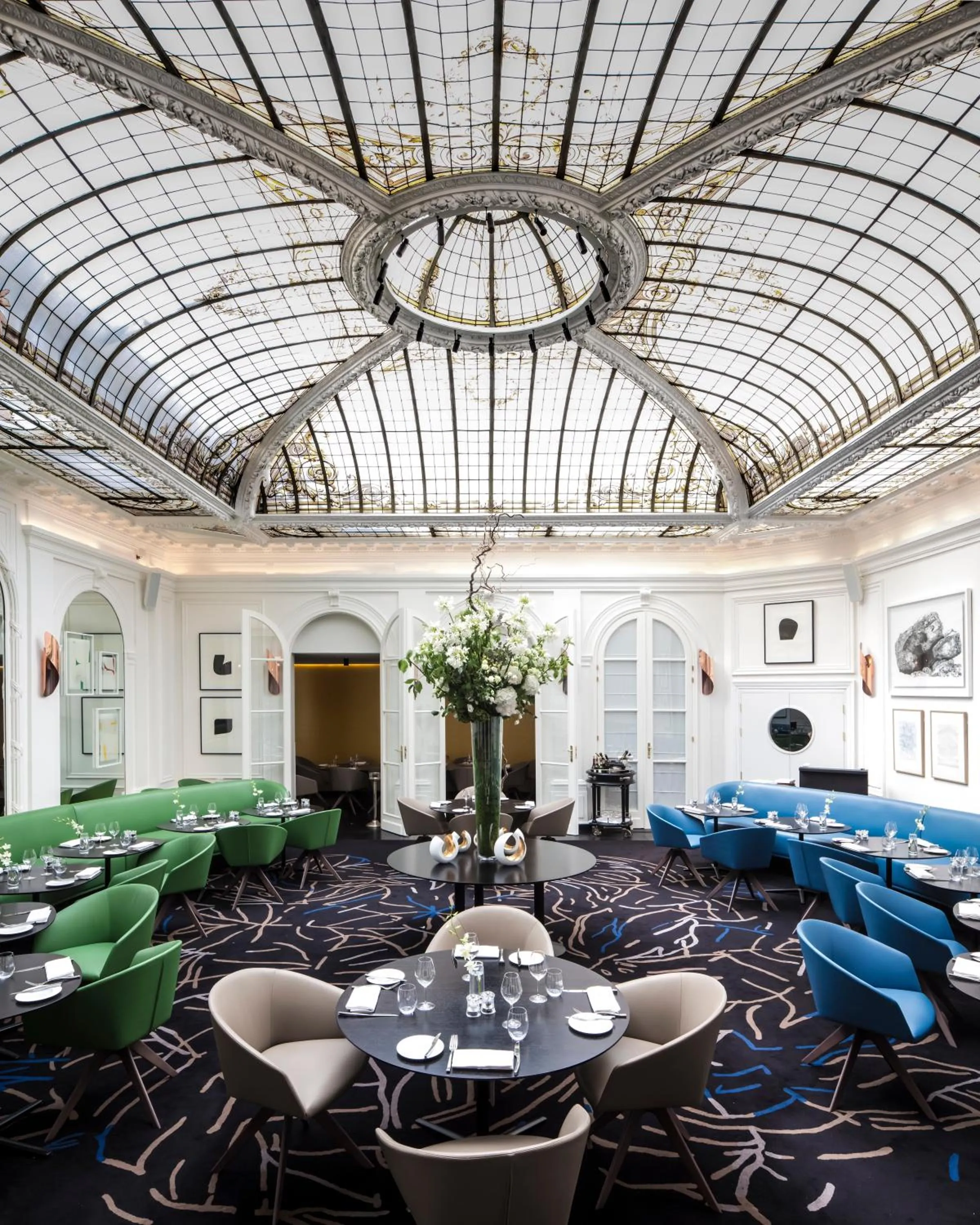 Restaurant/places to eat in Hôtel Vernet Champs Elysées Paris