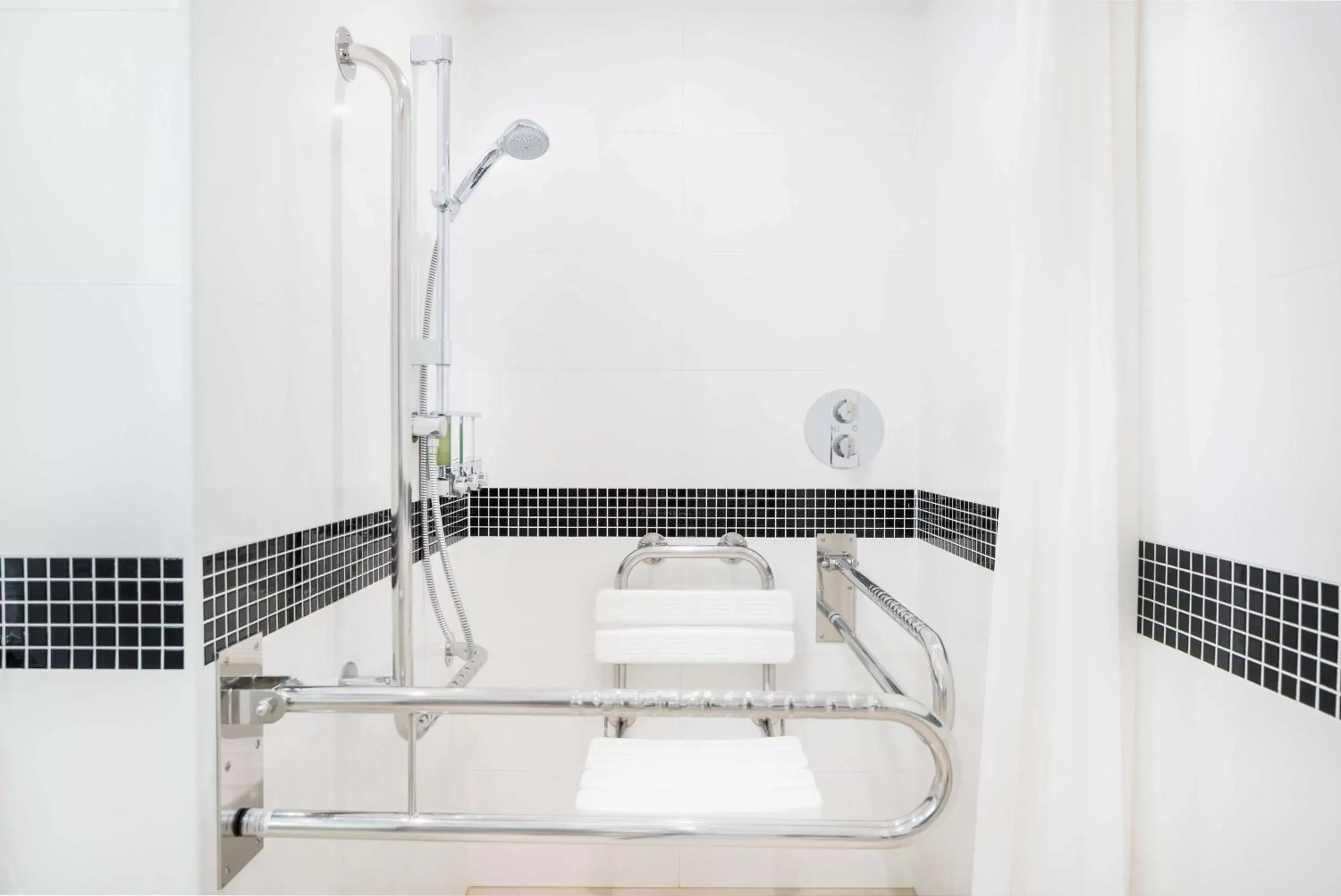 Bathroom in Hampton by Hilton Krakow Bathroom in Hampton by Hilton Krakow