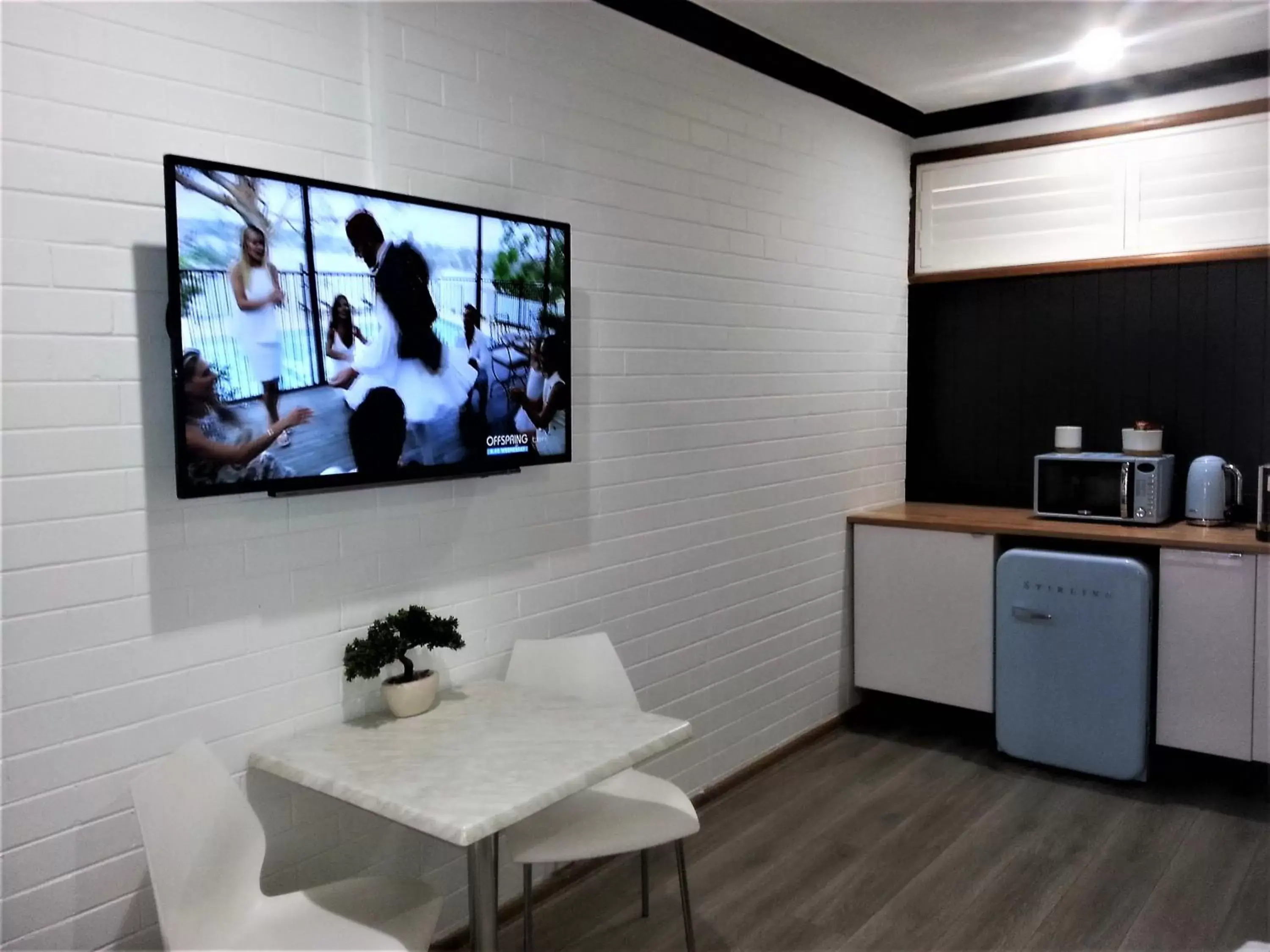Coffee/tea facilities, TV/Entertainment Center in Kurri Motor Inn
