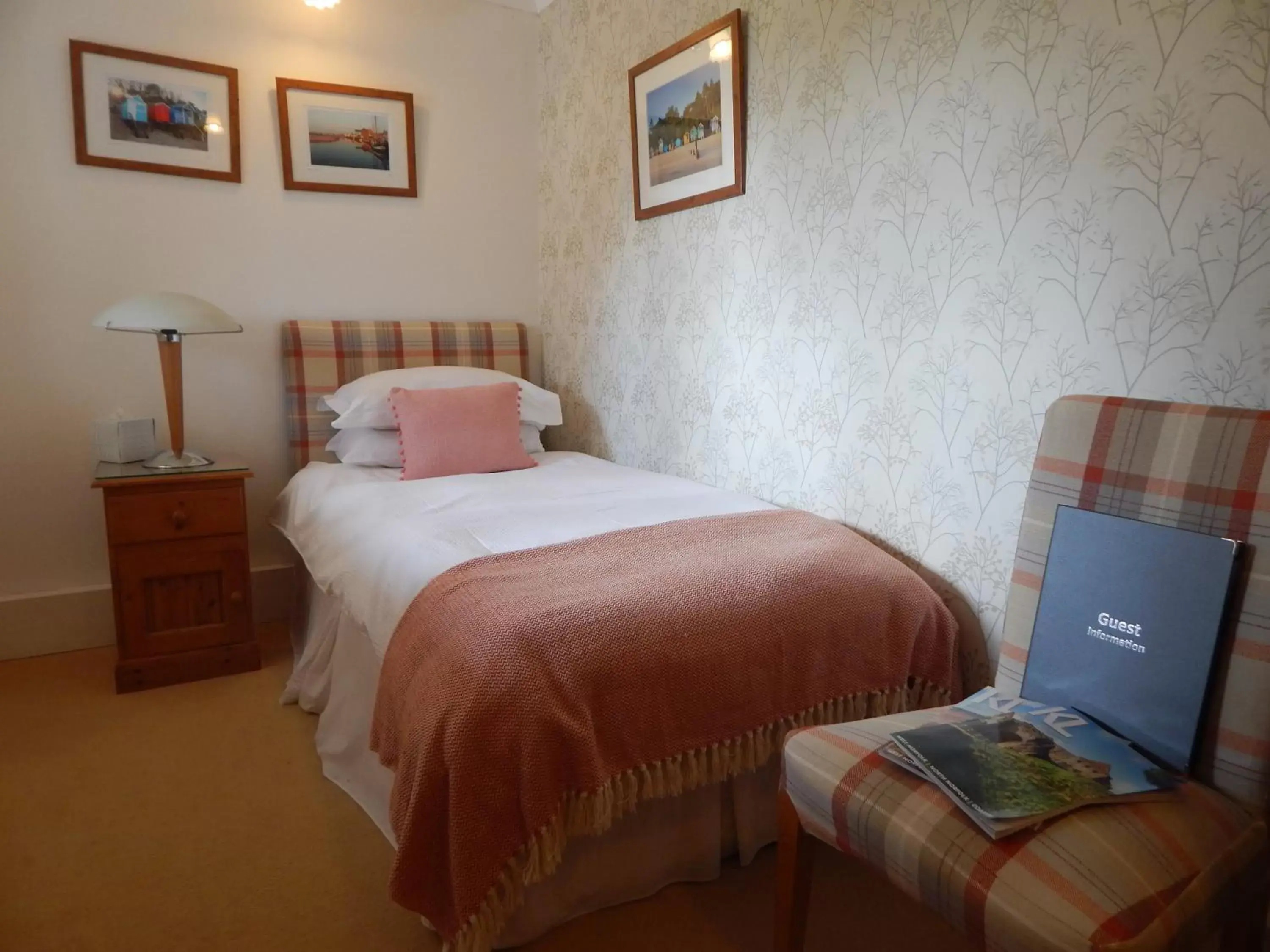 Bedroom, Bed in Fairlight Lodge