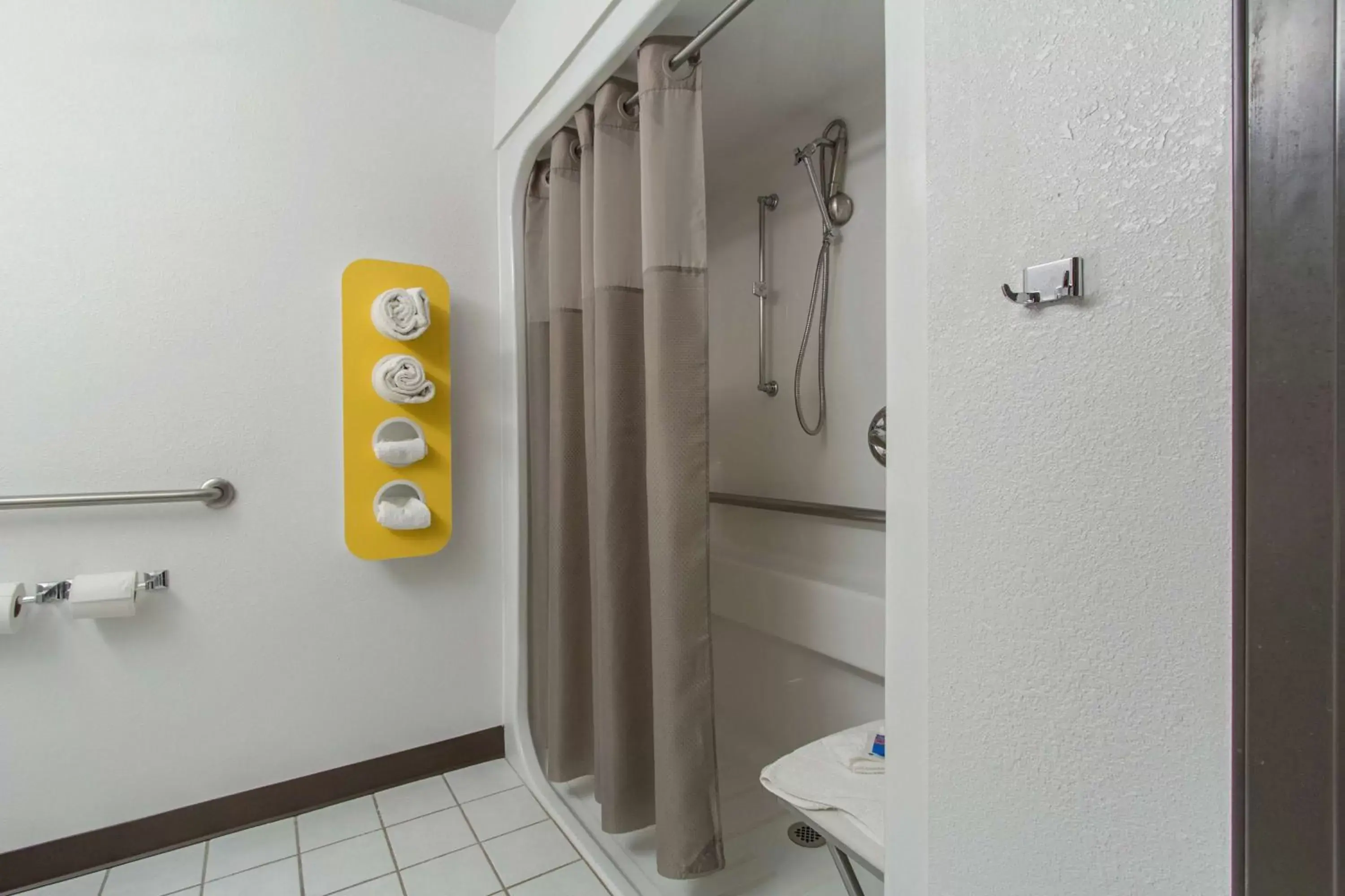 Photo of the whole room, Bathroom in Motel 6-Streetsboro, OH