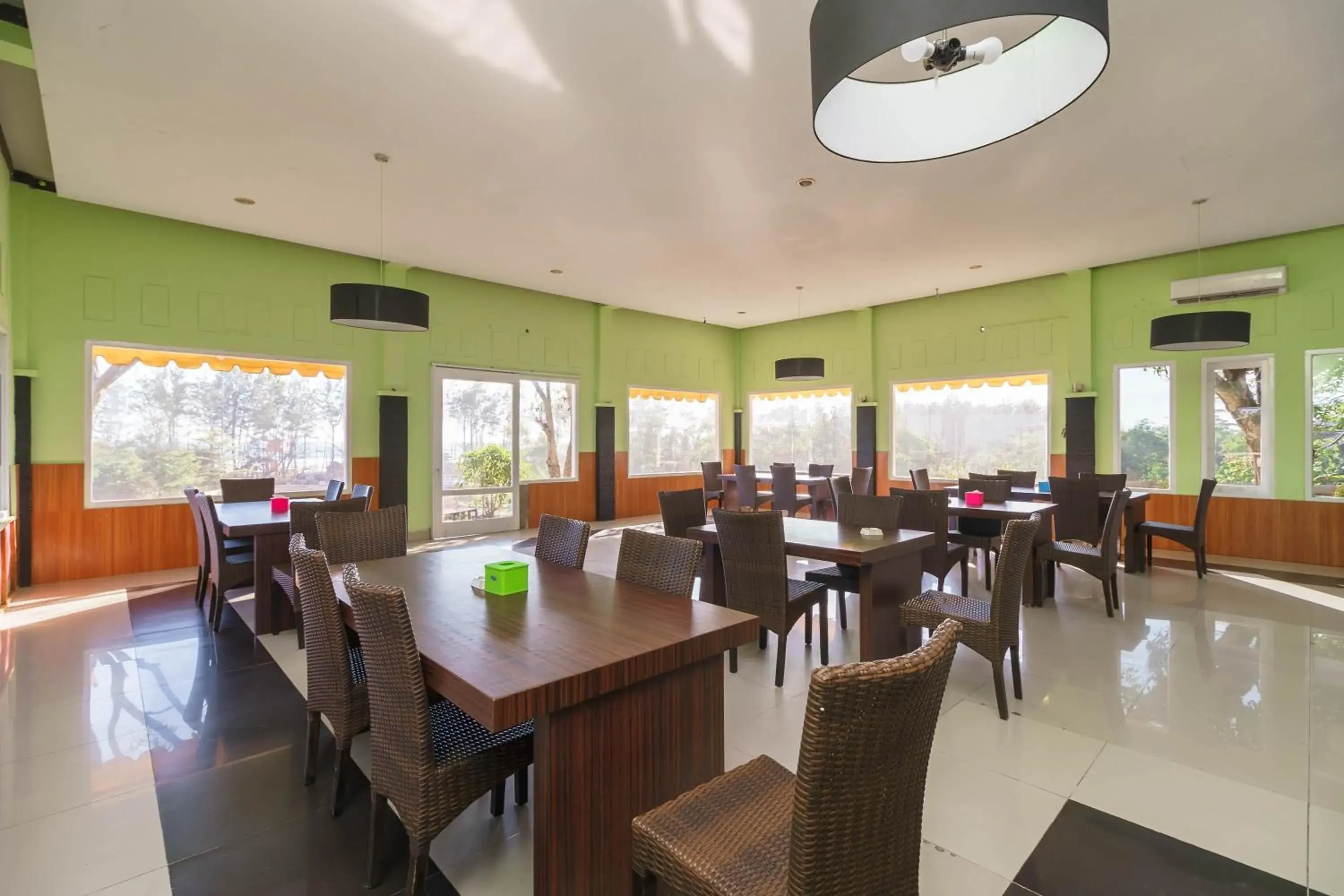 Restaurant/Places to Eat in RedDoorz Syariah At Hotel Putri Gading Bengkulu