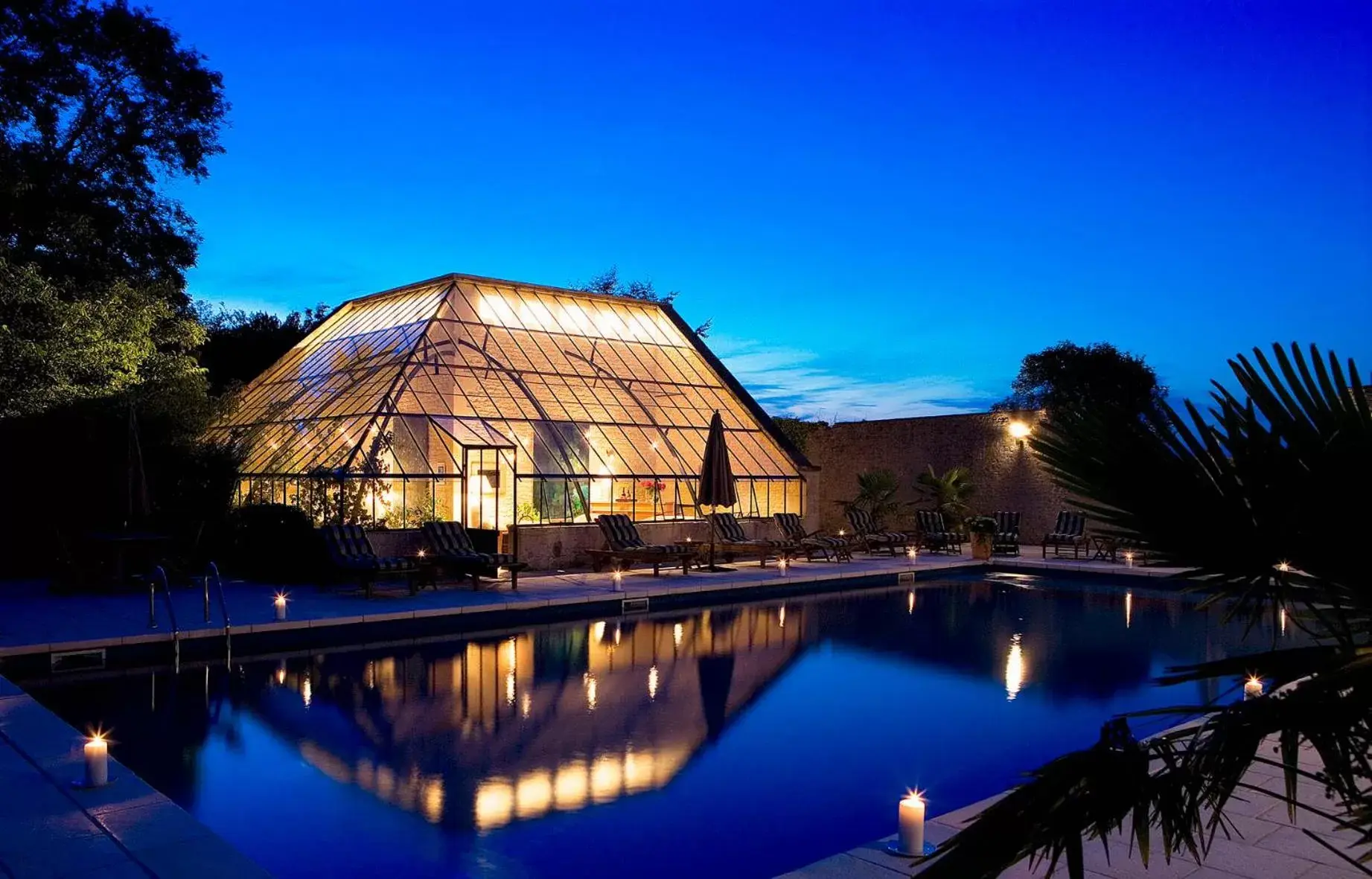 Swimming Pool in Chateau La Cheneviere