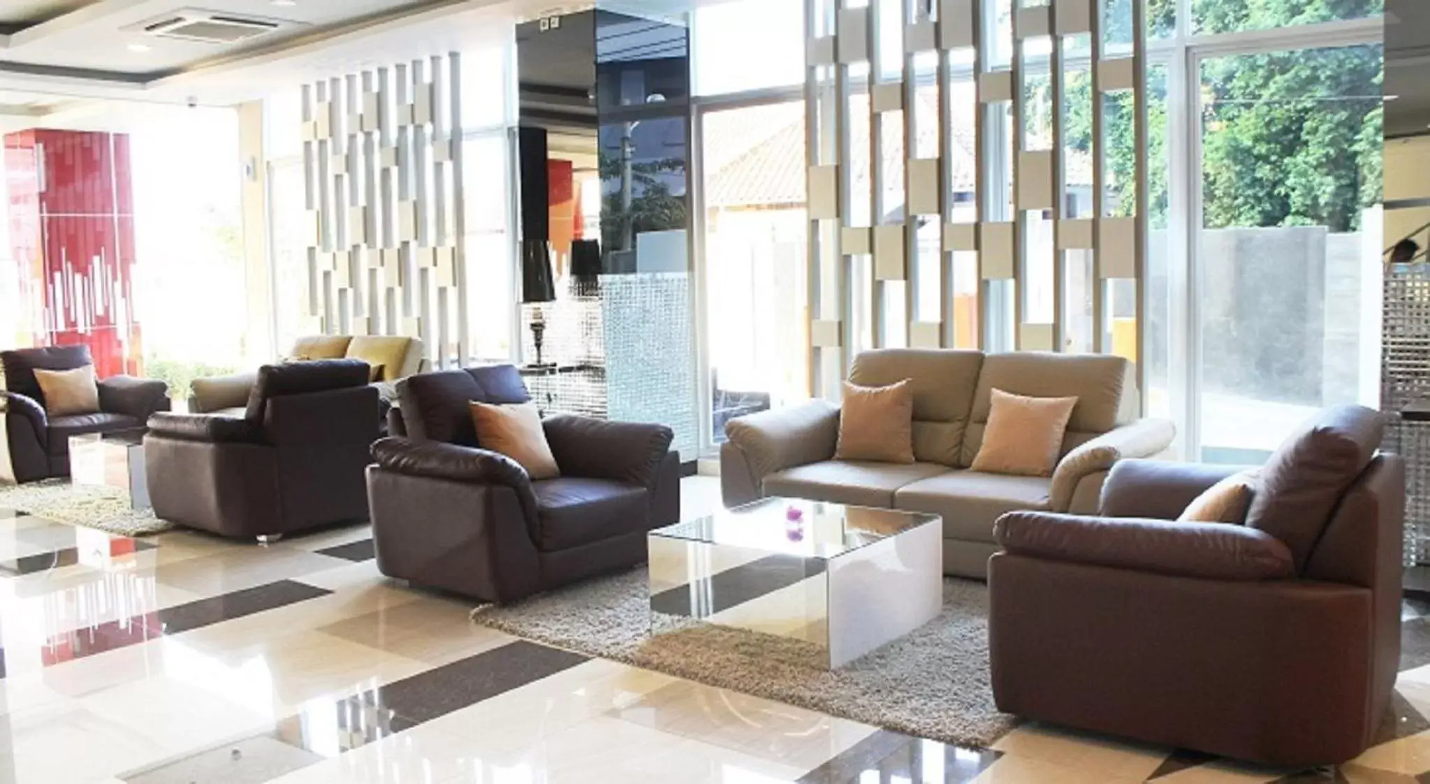 Lobby/Reception in Hotel Gunawangsa MERR