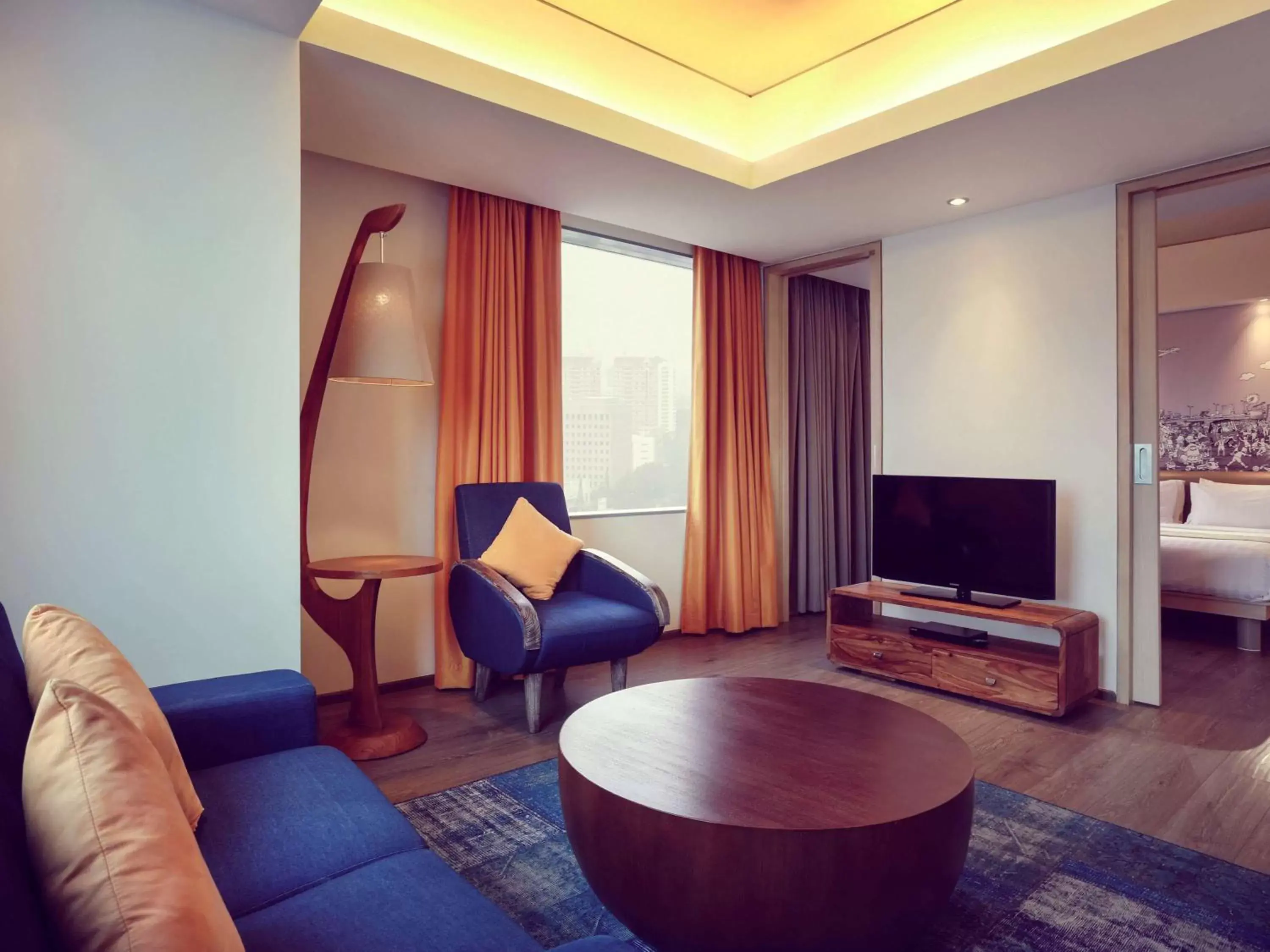 Photo of the whole room, Seating Area in Mercure Jakarta Simatupang