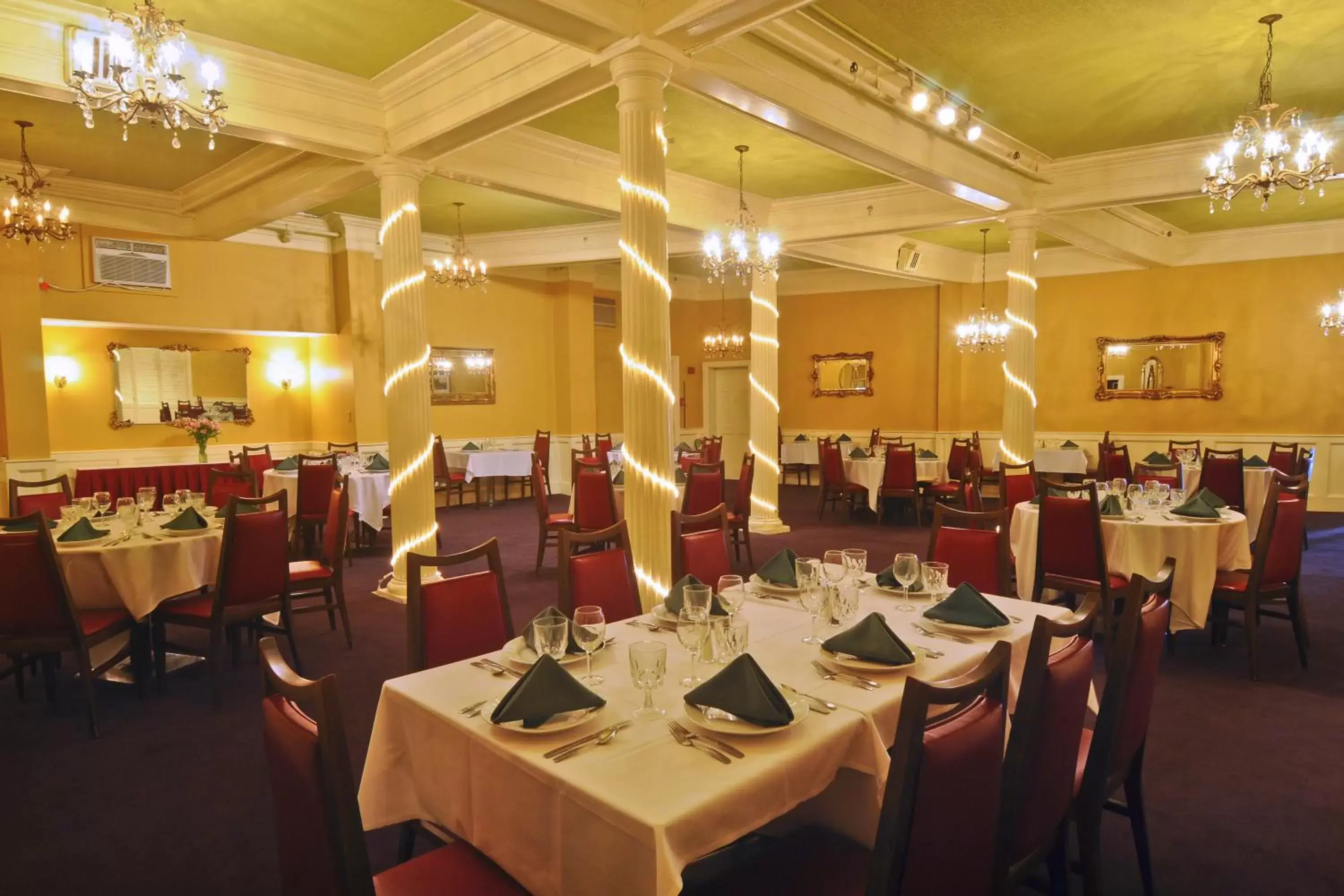 Business facilities, Restaurant/Places to Eat in Hotel Coolidge