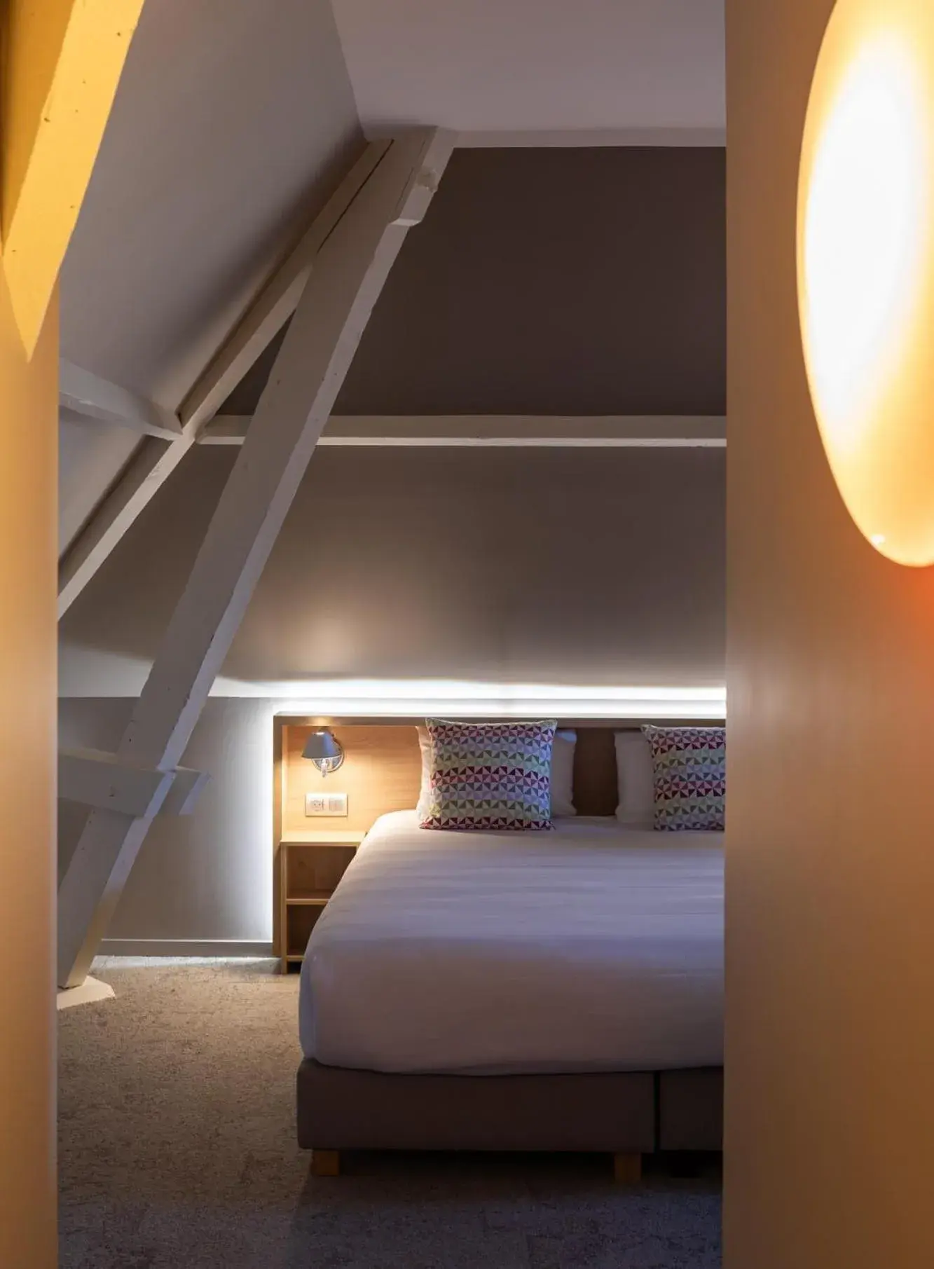 Bedroom, Bed in Campanile Caen Centre Gare Bedroom, Bed in Campanile Caen Centre Gare