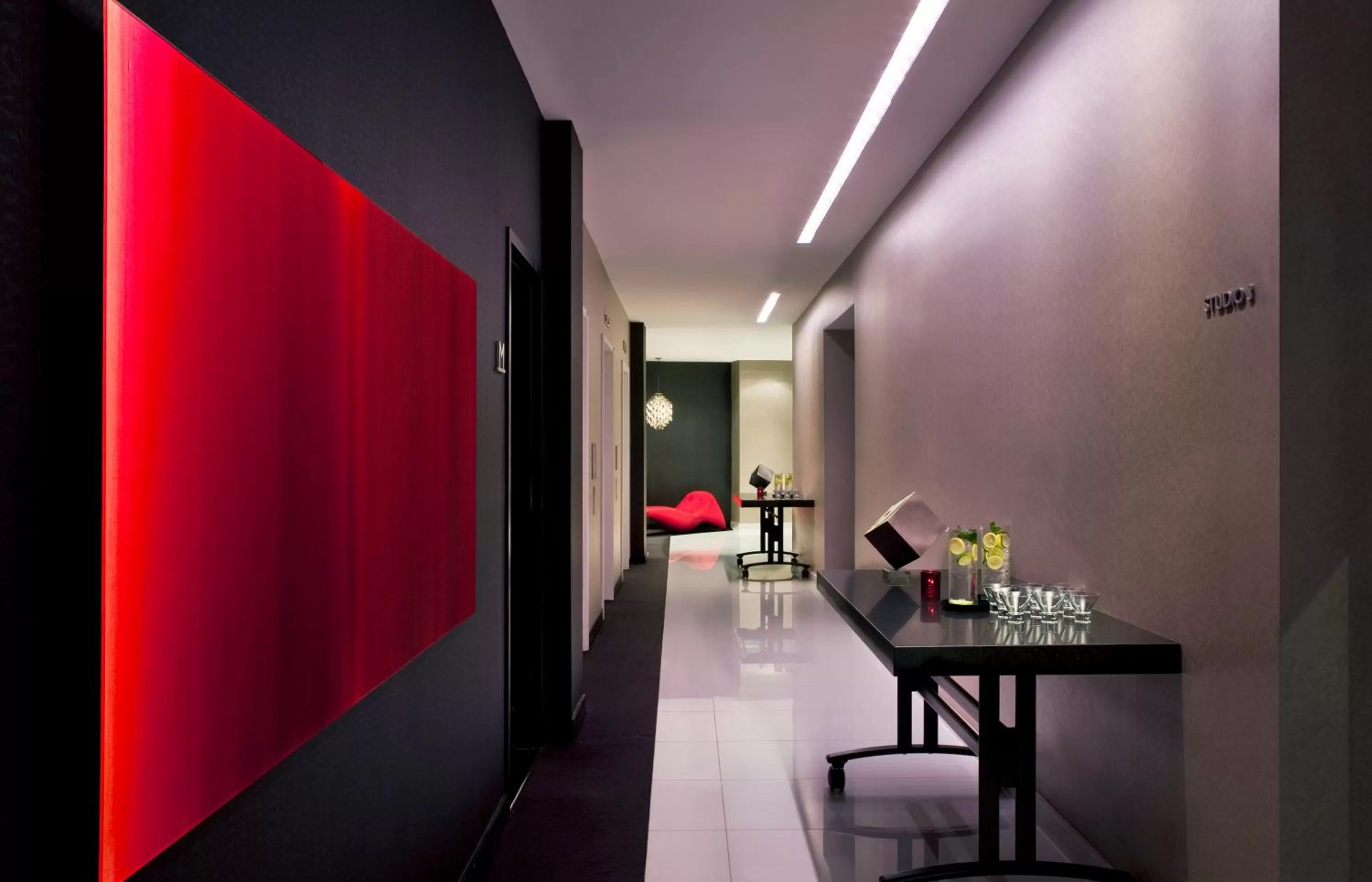 Lobby or reception, Bed in The Washington Hotel NYC