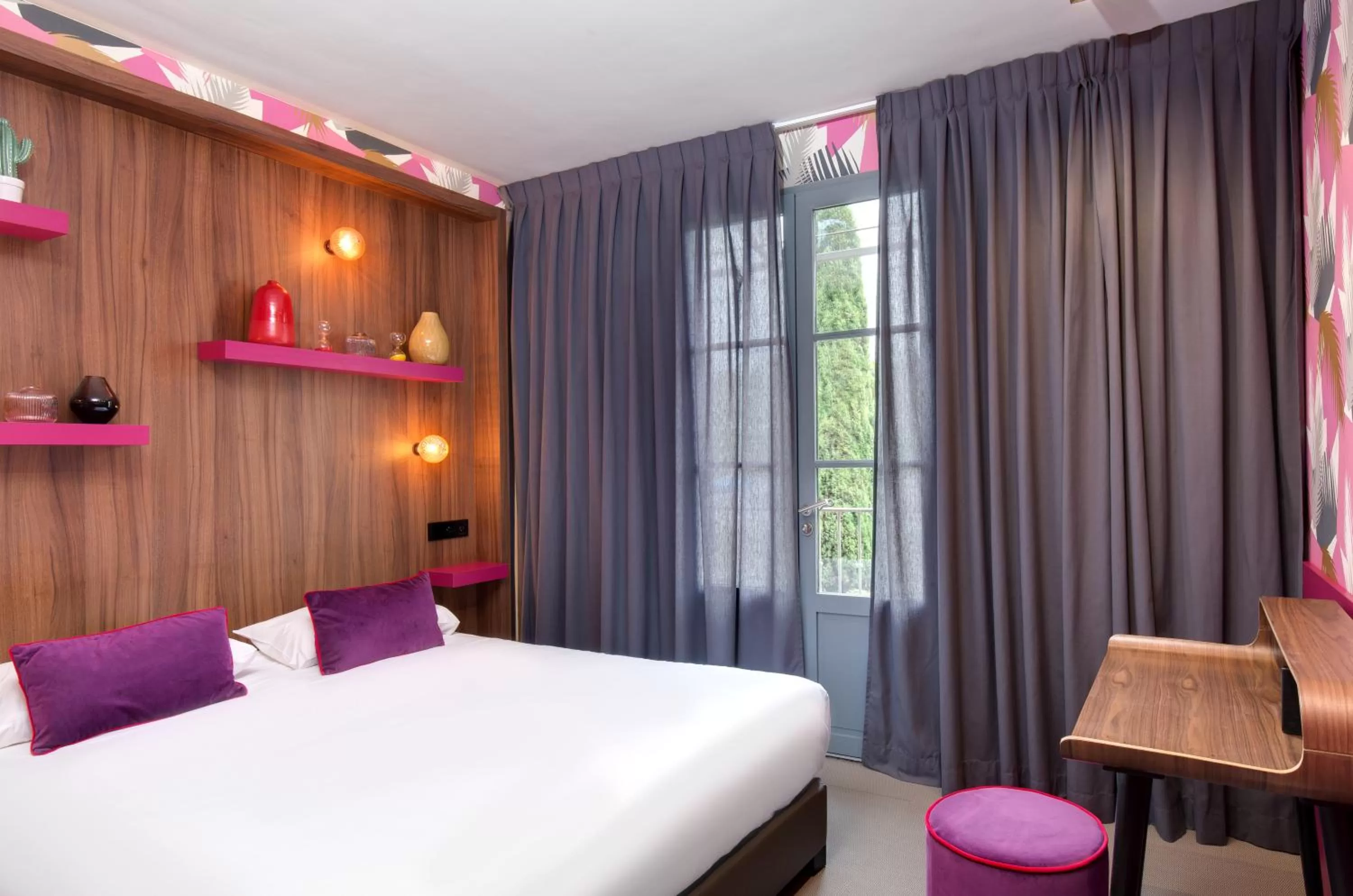 Bed in Hôtel Montmorency & Spa