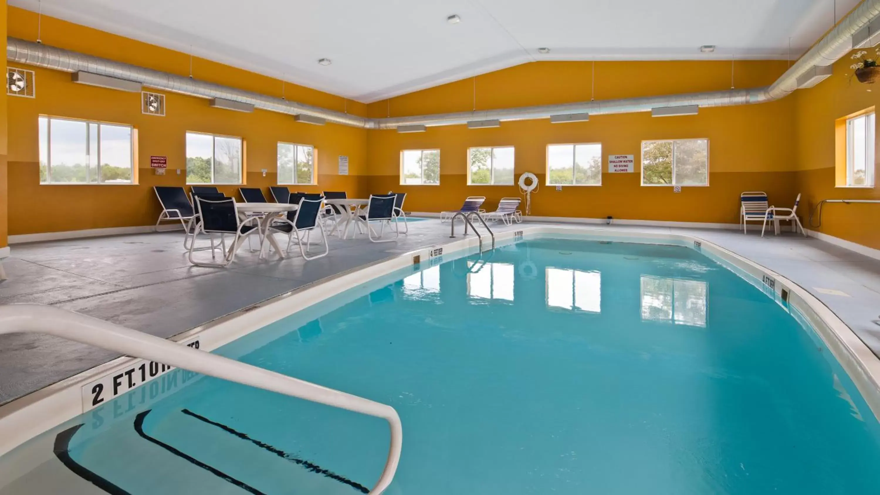 Swimming Pool in Best Western New Baltimore Inn