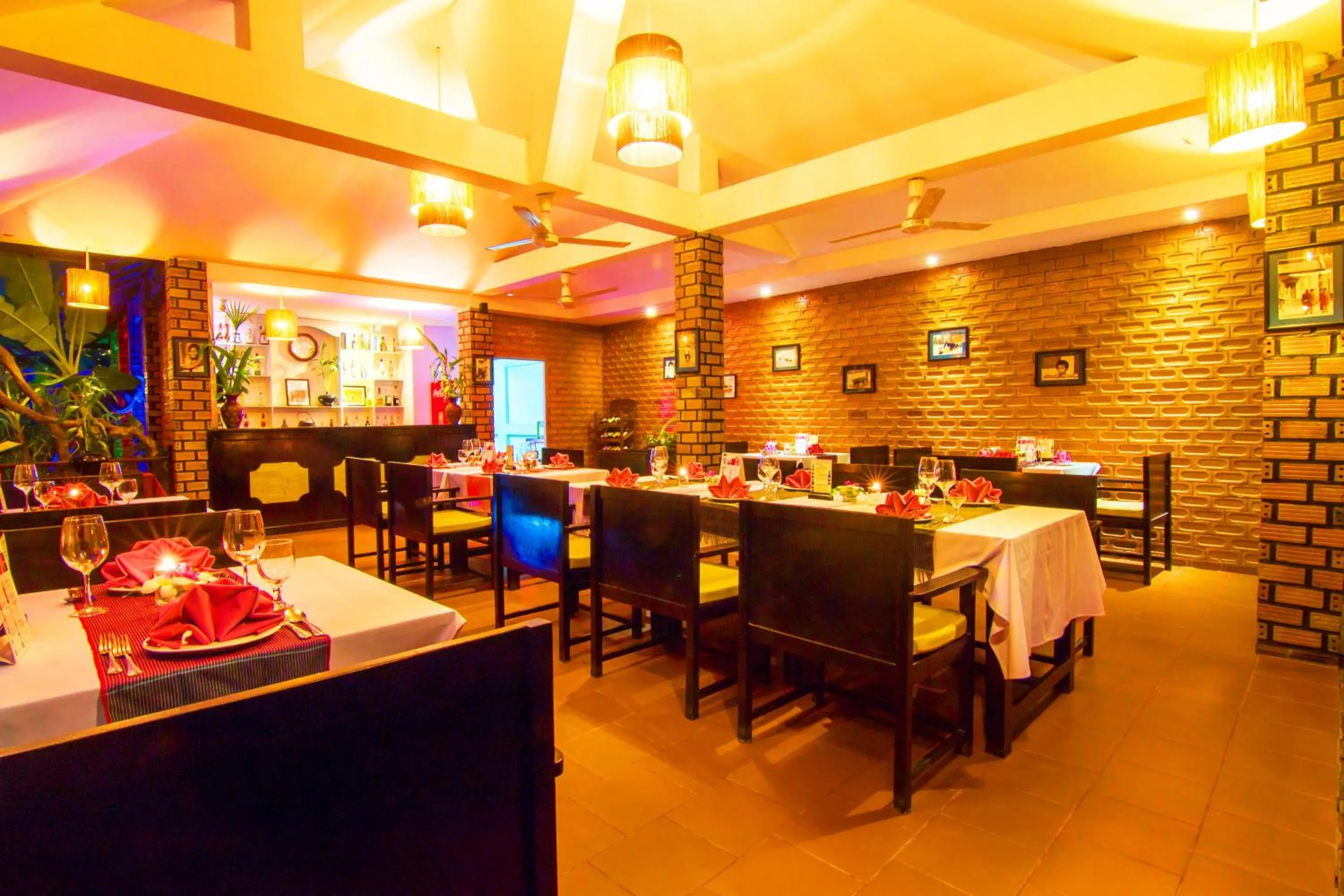 Restaurant/places to eat in La Residence WatBo Hotel