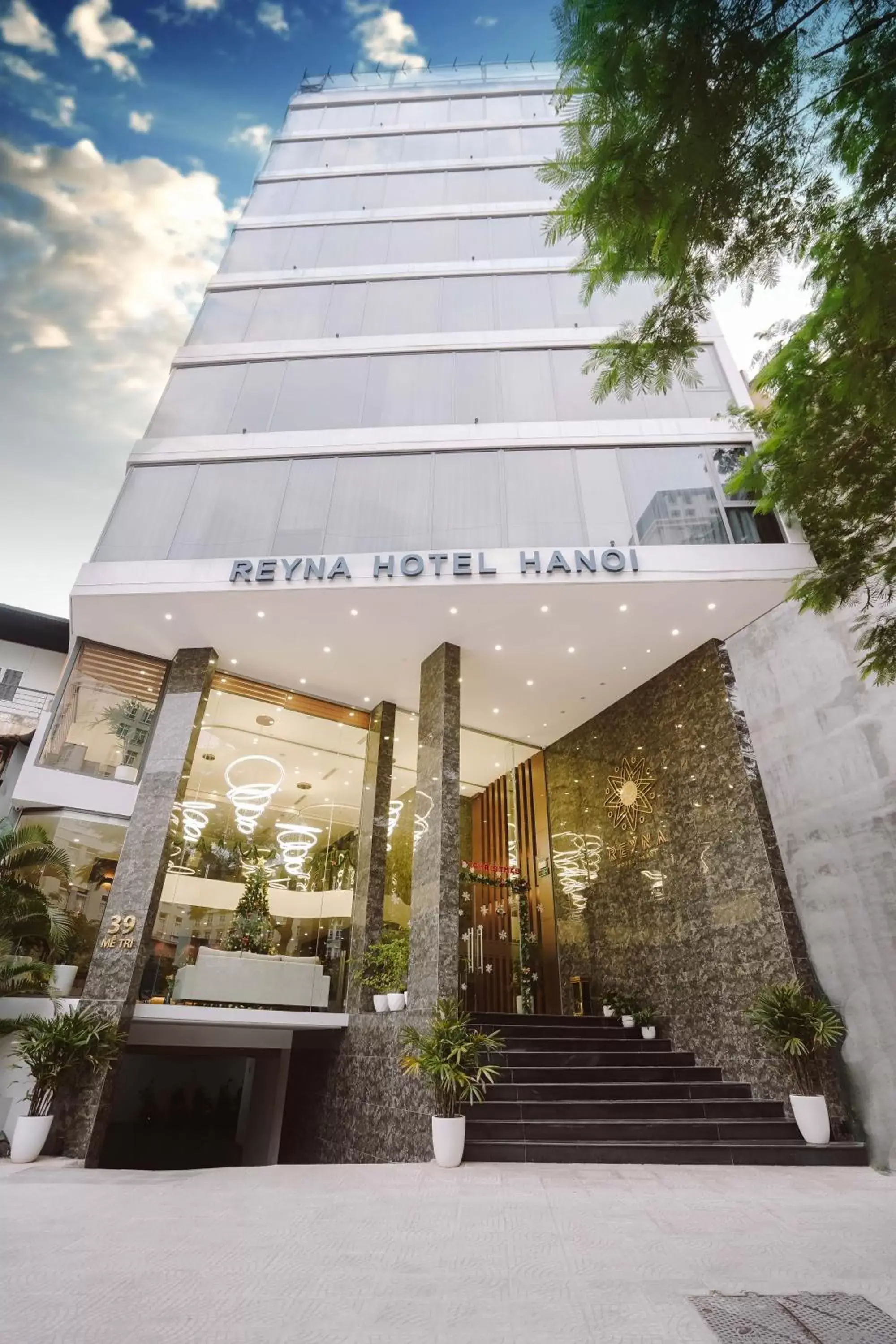 Property building in Reyna Hotel Hanoi & Spa