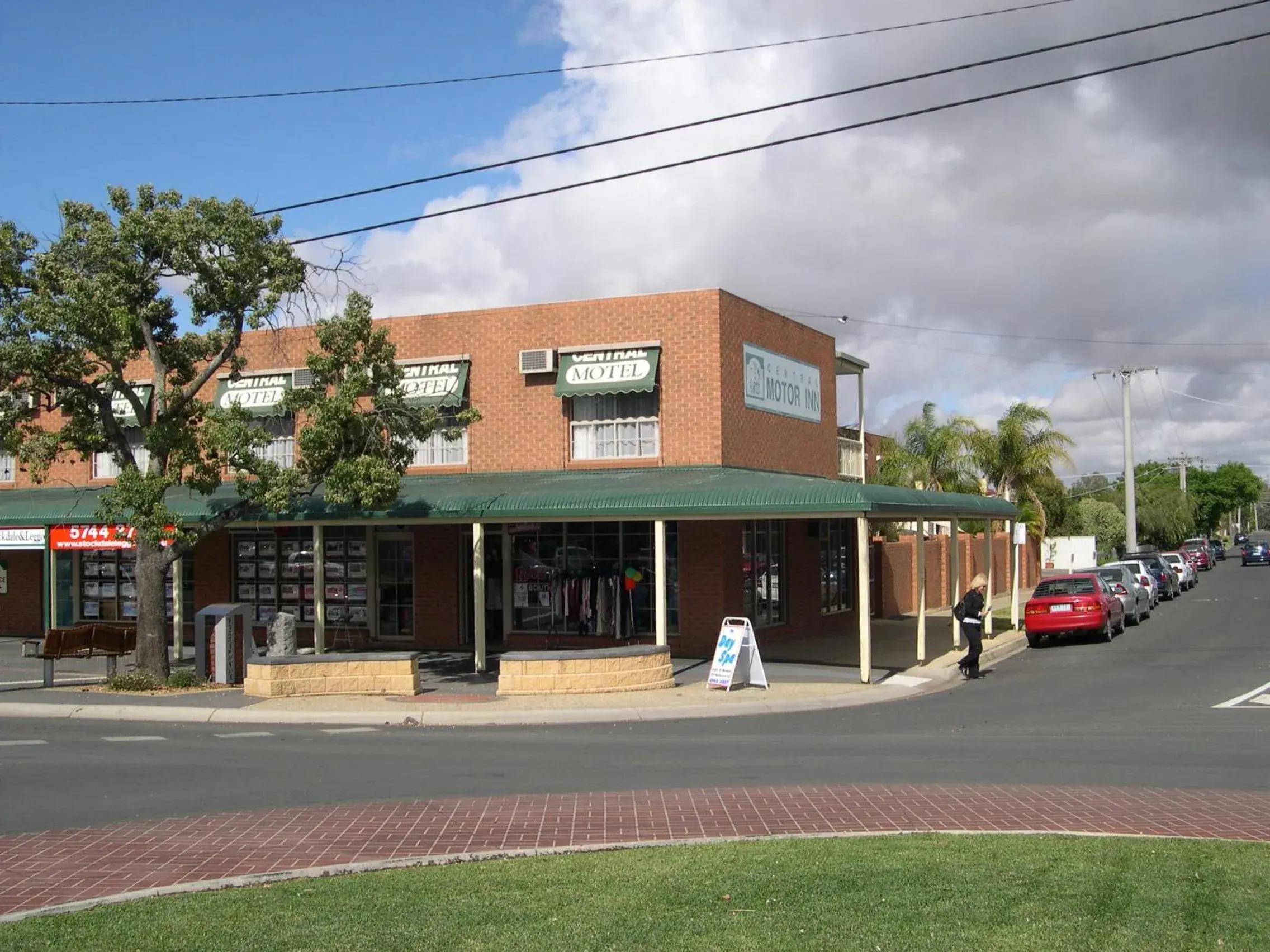 Facade/entrance, Property Building in Central Yarrawonga Motor Inn