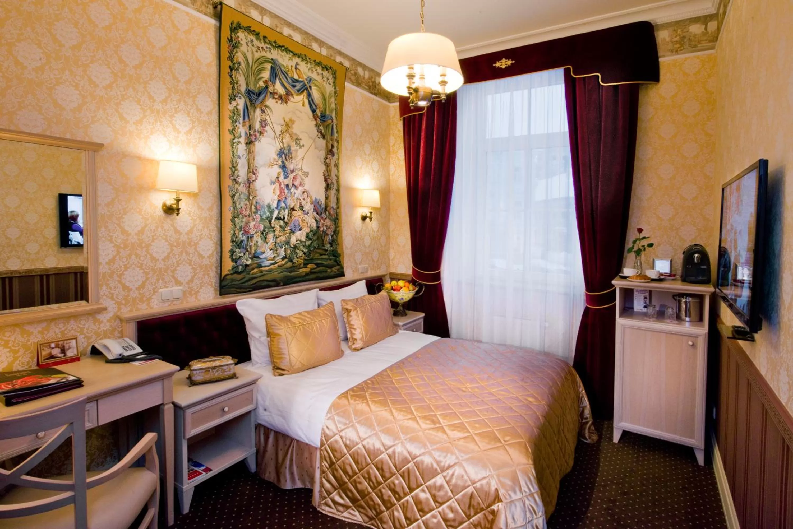 Bedroom, Bed in Imperial Hotel & Restaurant