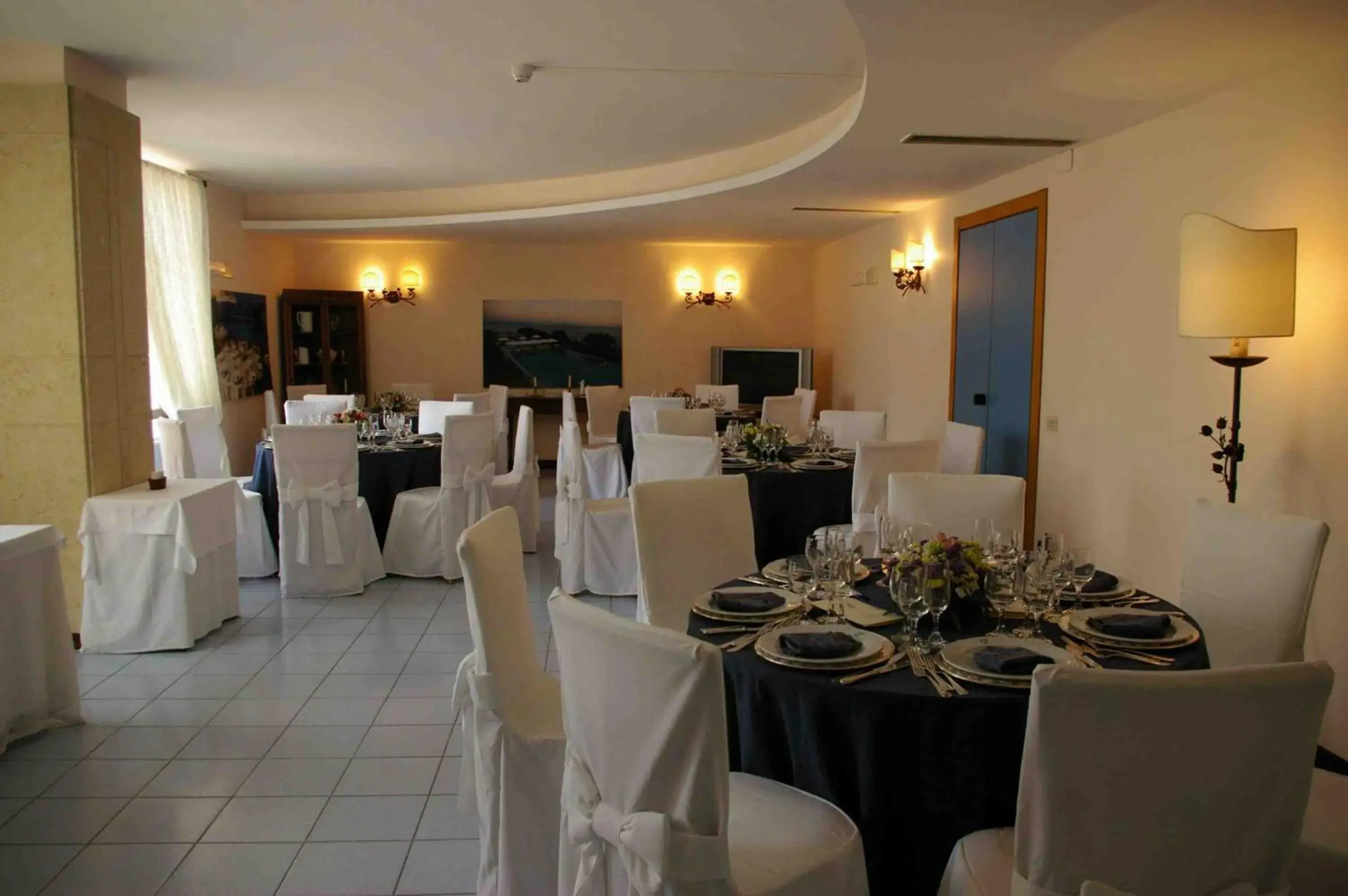Restaurant/places to eat, Banquet Facilities in Puntaquattroventi