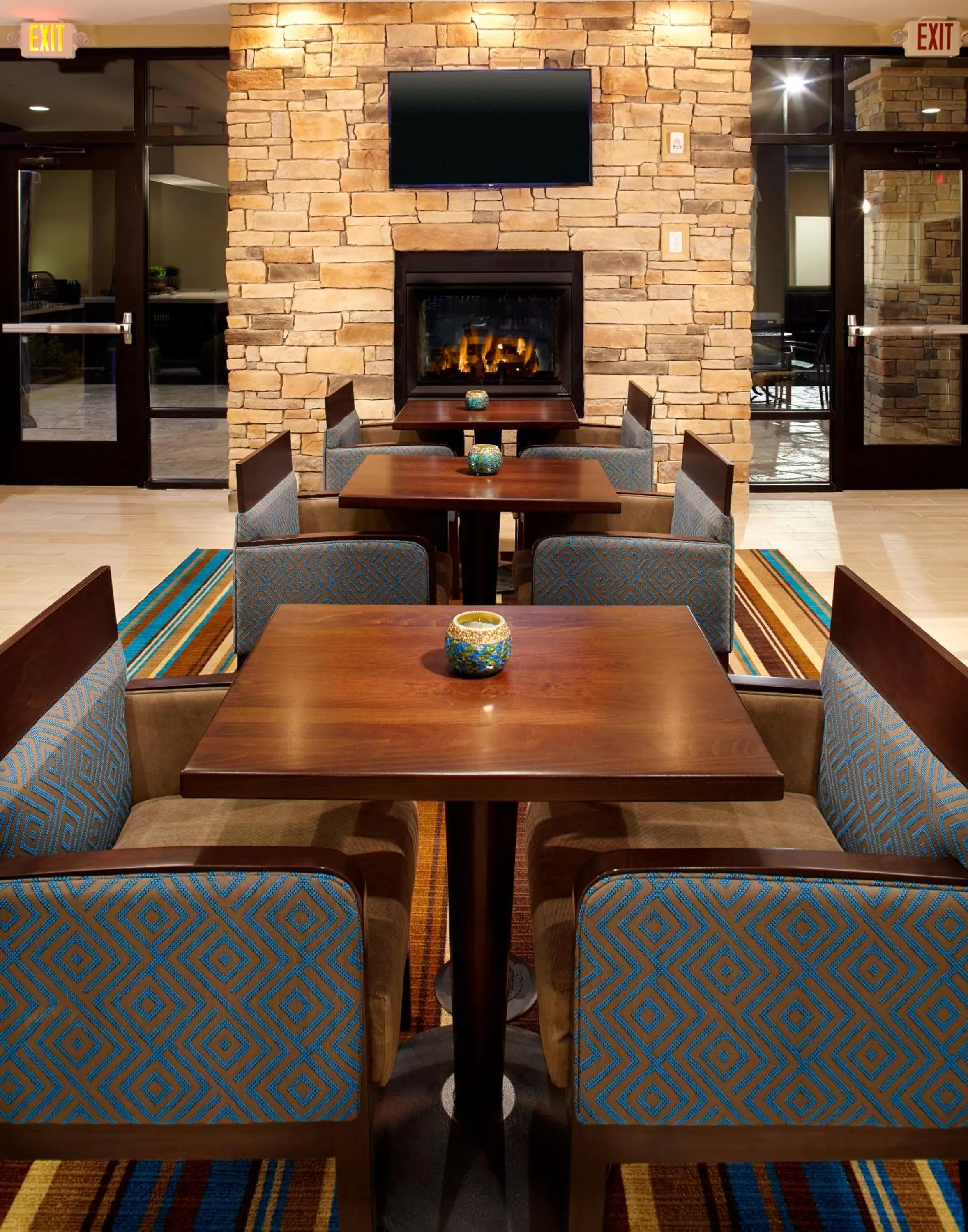 Communal lounge/ TV room in Hawthorn Suites by Wyndham Bridgeport