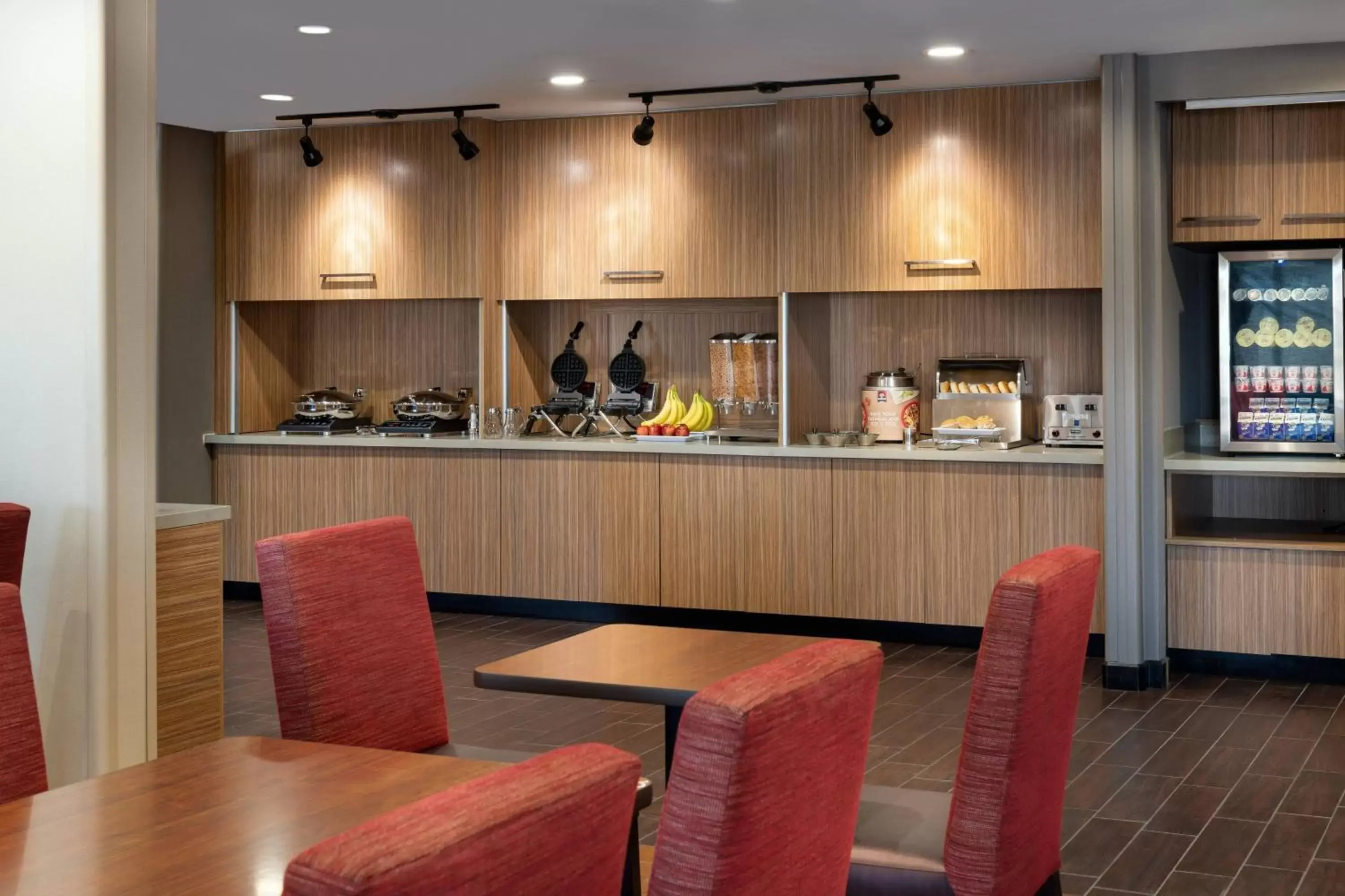 Breakfast, Restaurant/Places to Eat in TownePlace Suites Fresno Clovis