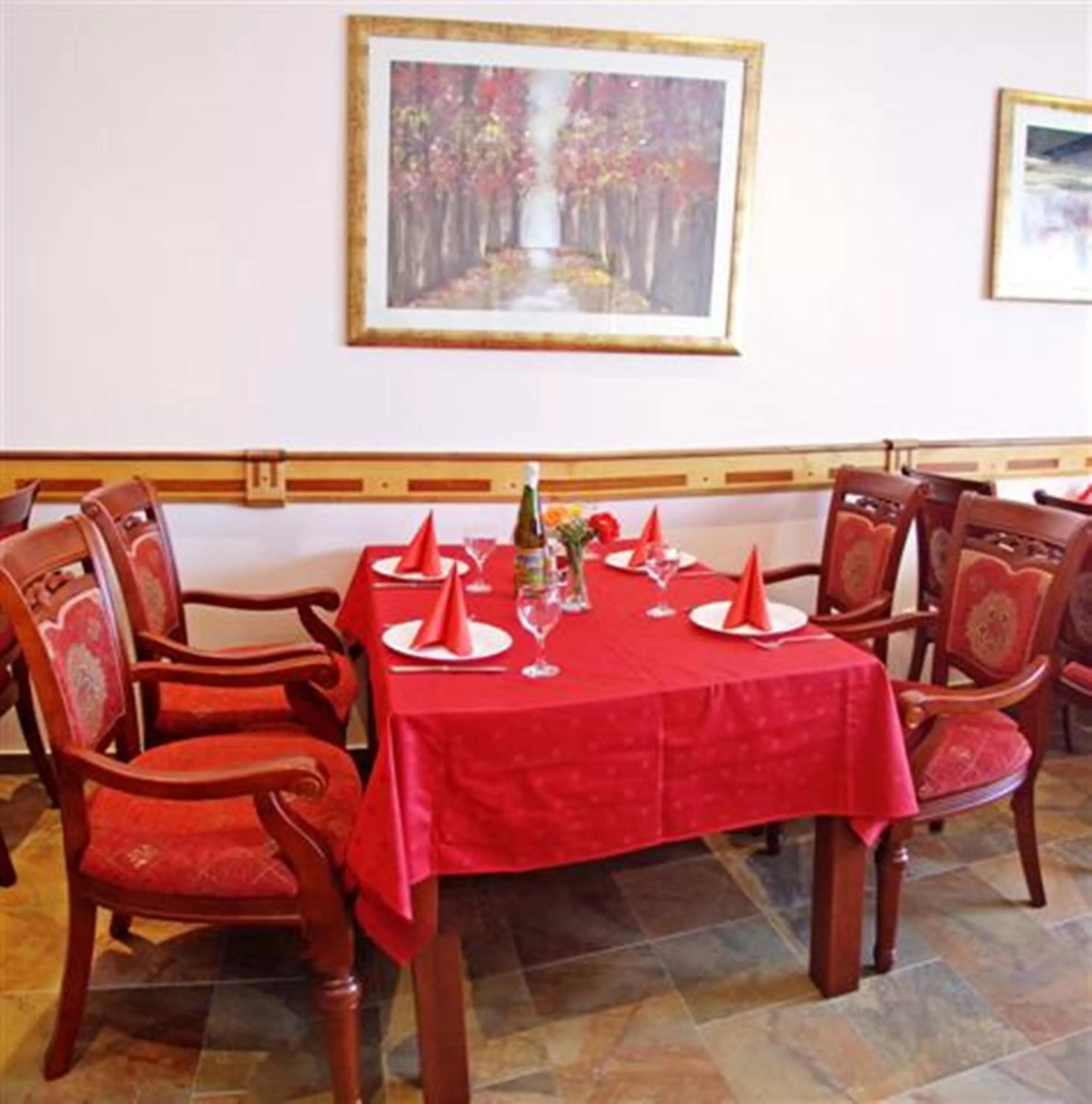 Restaurant/places to eat in Motel Aura