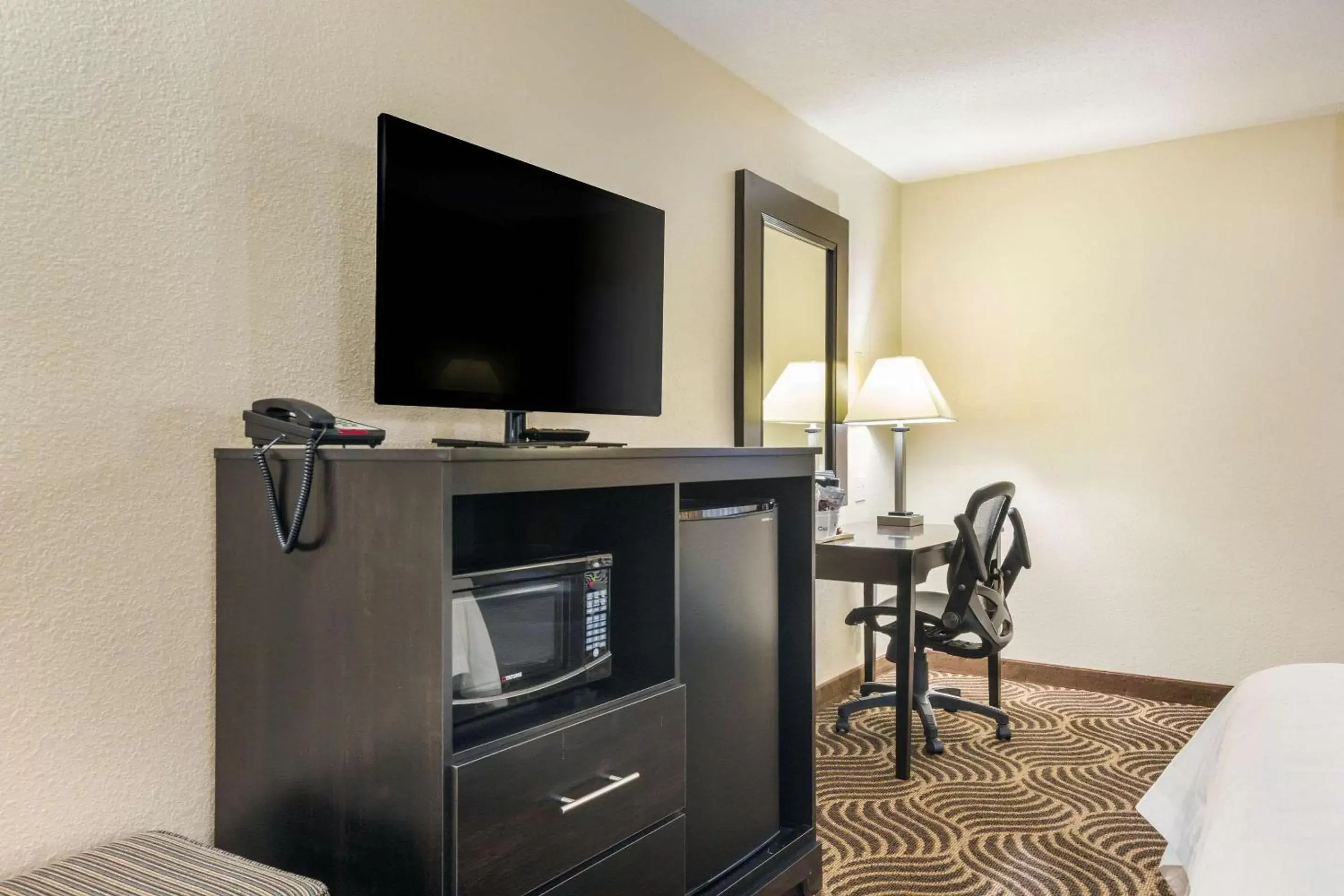 Photo of the whole room, TV/Entertainment Center in Quality Inn & Suites Florence- Cincinnati South