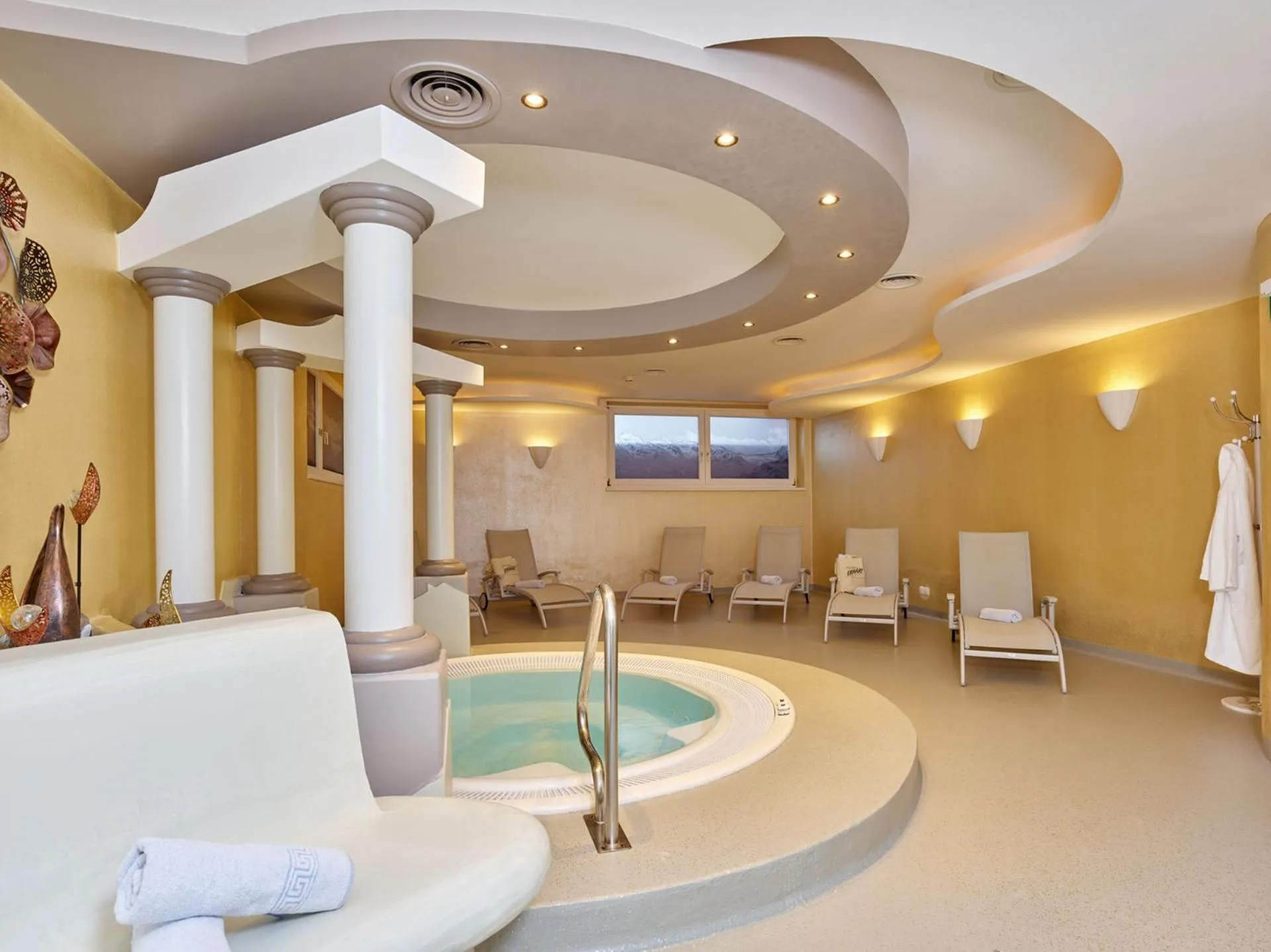 Hot Tub in Hotel Erhart Sölden