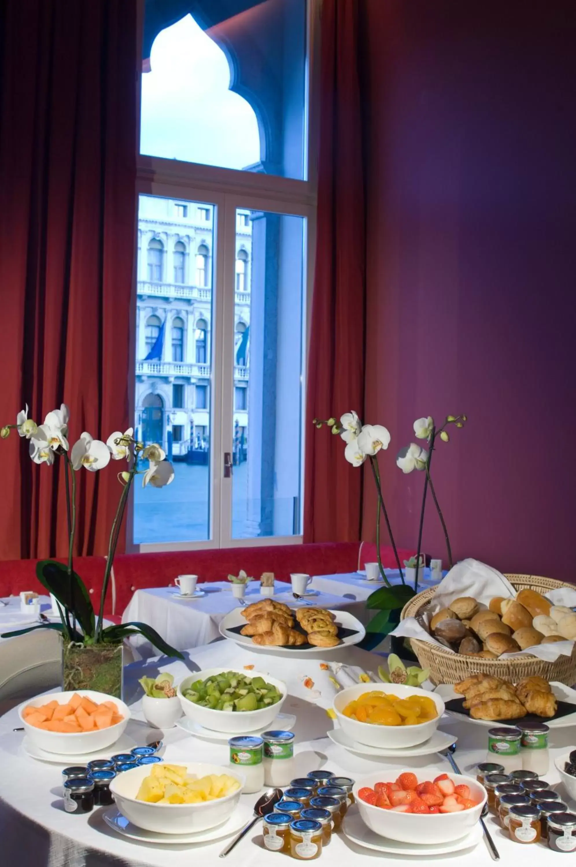 Restaurant/places to eat in Sina Centurion Palace Restaurant/places to eat in Sina Centurion Palace