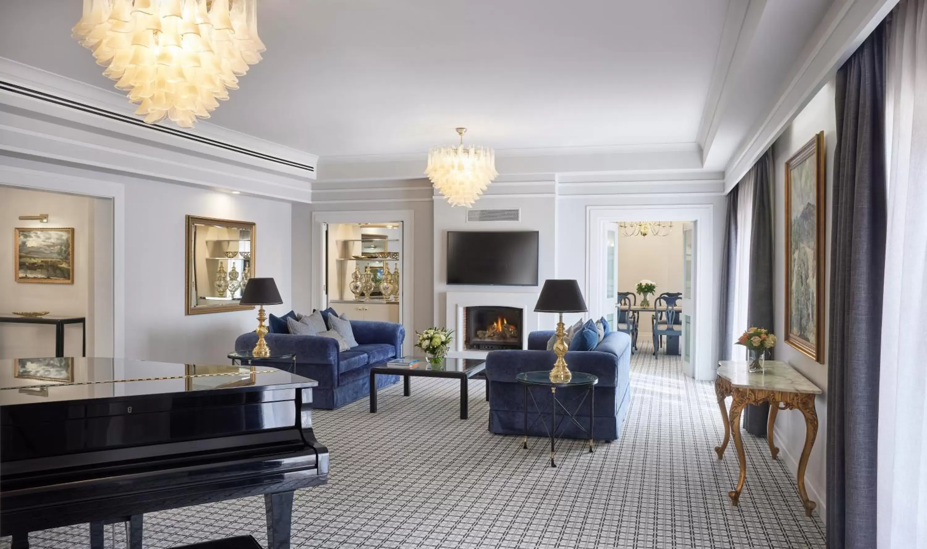 Living room, Seating Area in Hyatt Hotel Canberra - A Park Hyatt Hotel