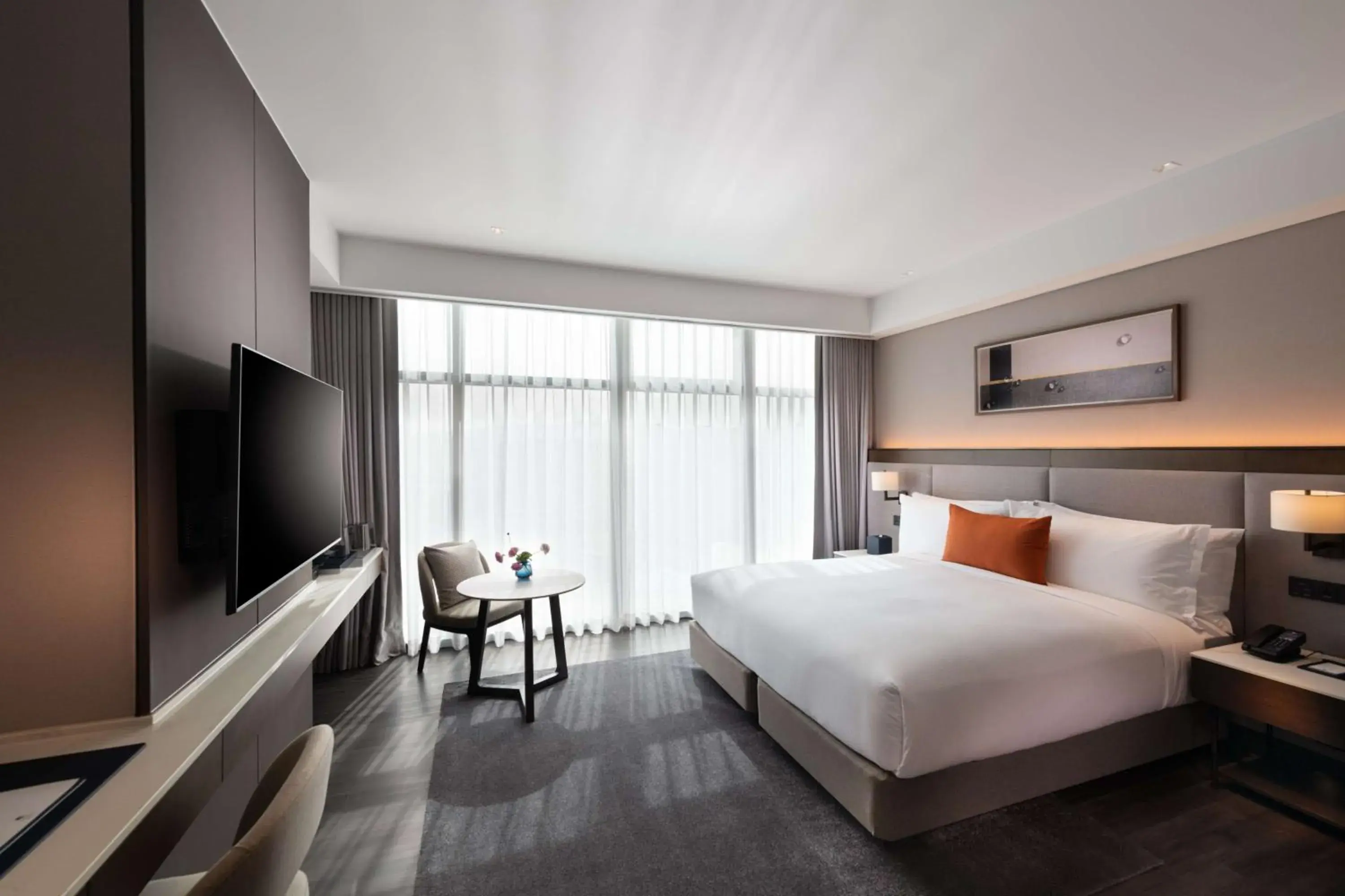 Bed in DoubleTree By Hilton Seoul Pangyo Residences