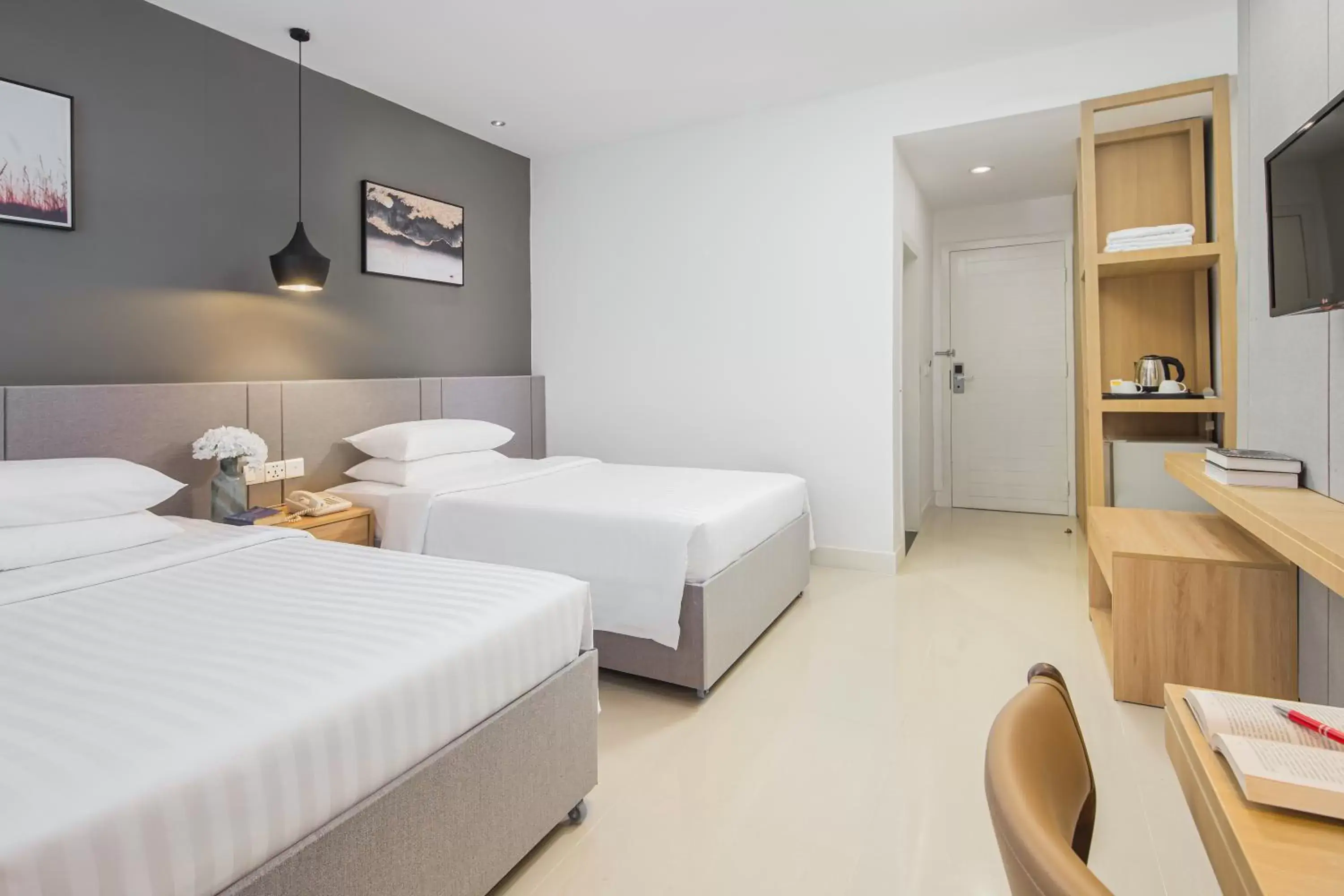 Photo of the whole room, Bed in Altos Hotel Photo of the whole room, Bed in Altos Hotel