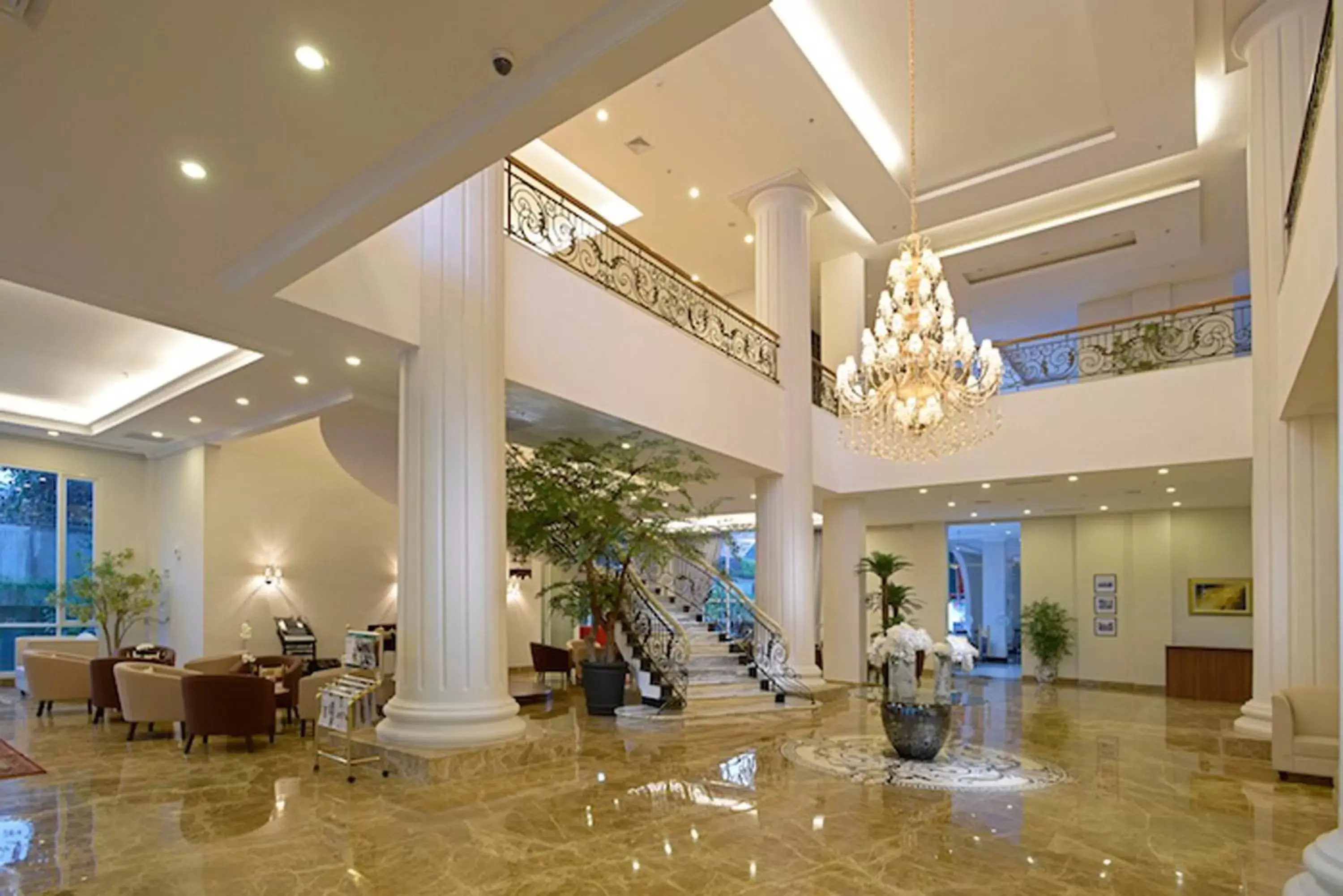 Lobby or reception in The Sahira Hotel Syariah