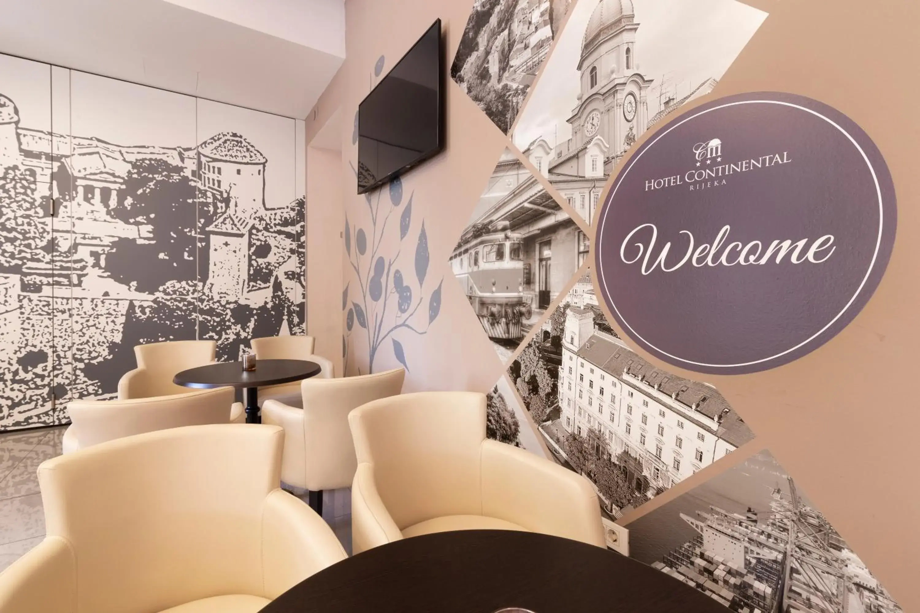 Lobby or reception in Hotel Continental Lobby or reception in Hotel Continental