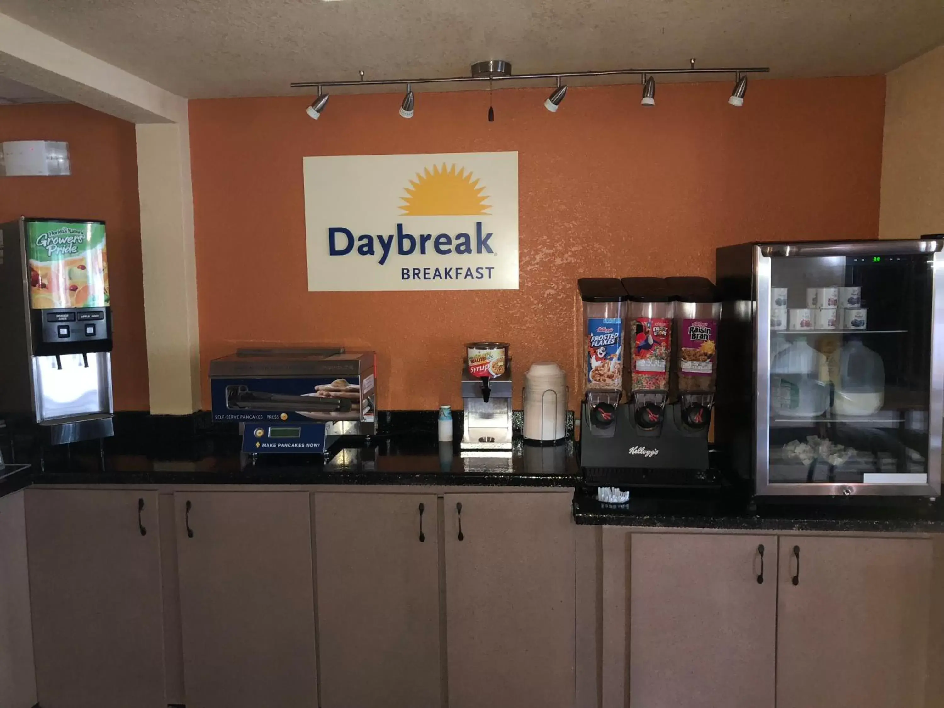 Breakfast in Days Inn & Suites by Wyndham Stevens Point