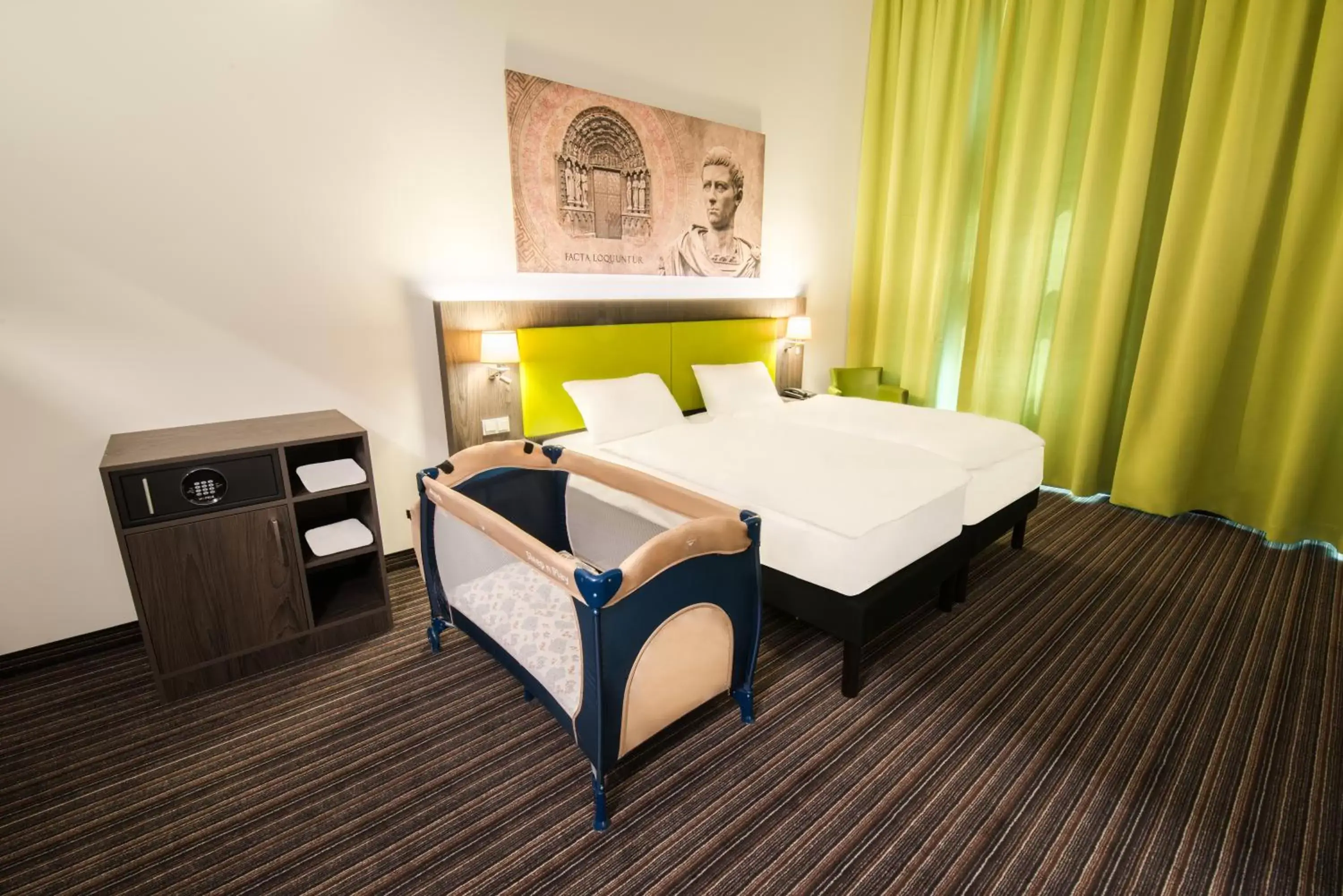 cot, Bed in Ibis Styles Trier