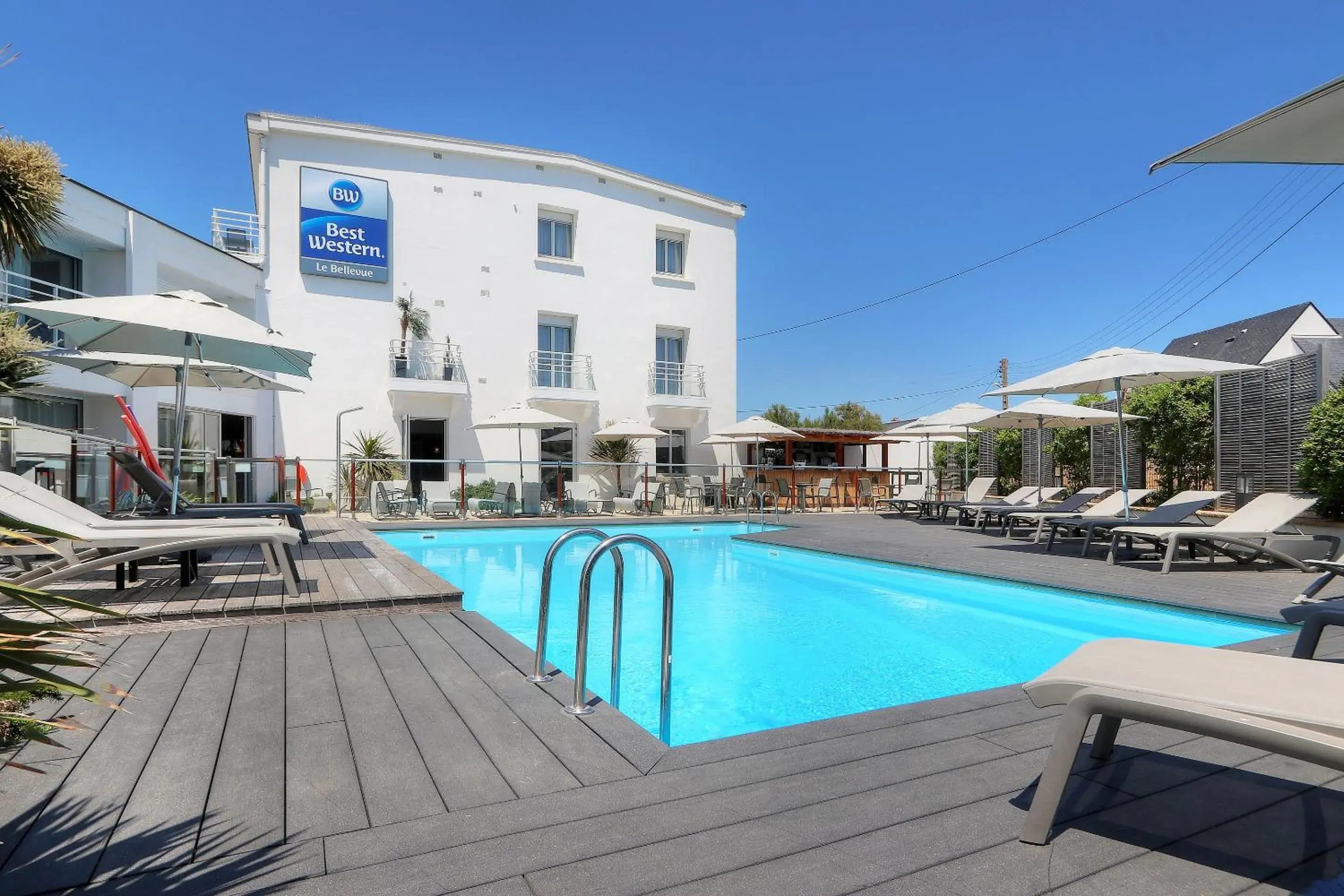 Pool view, Property Building in Best Western Hotel Le Bellevue