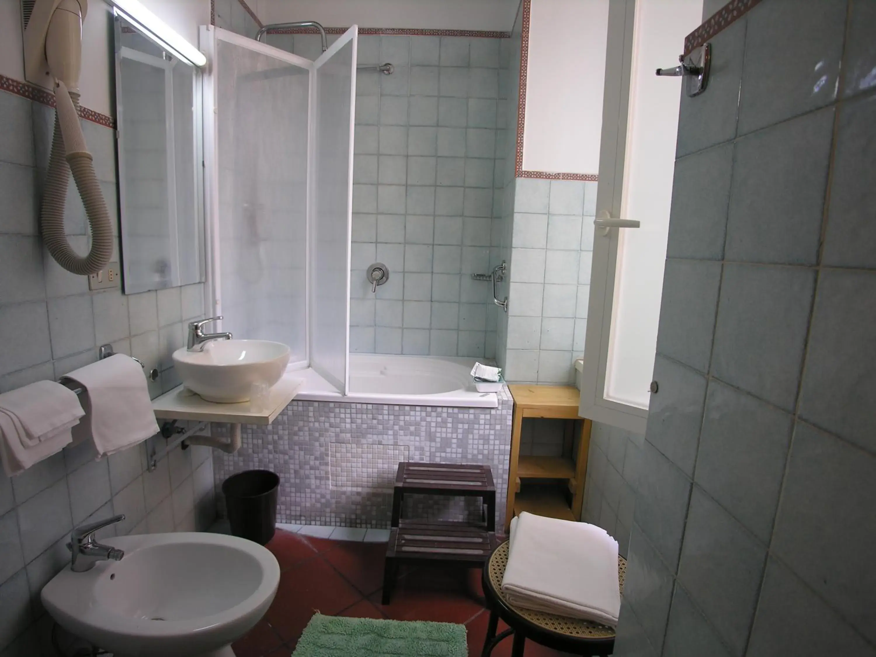 Shower, Bathroom in Toledo Hotel