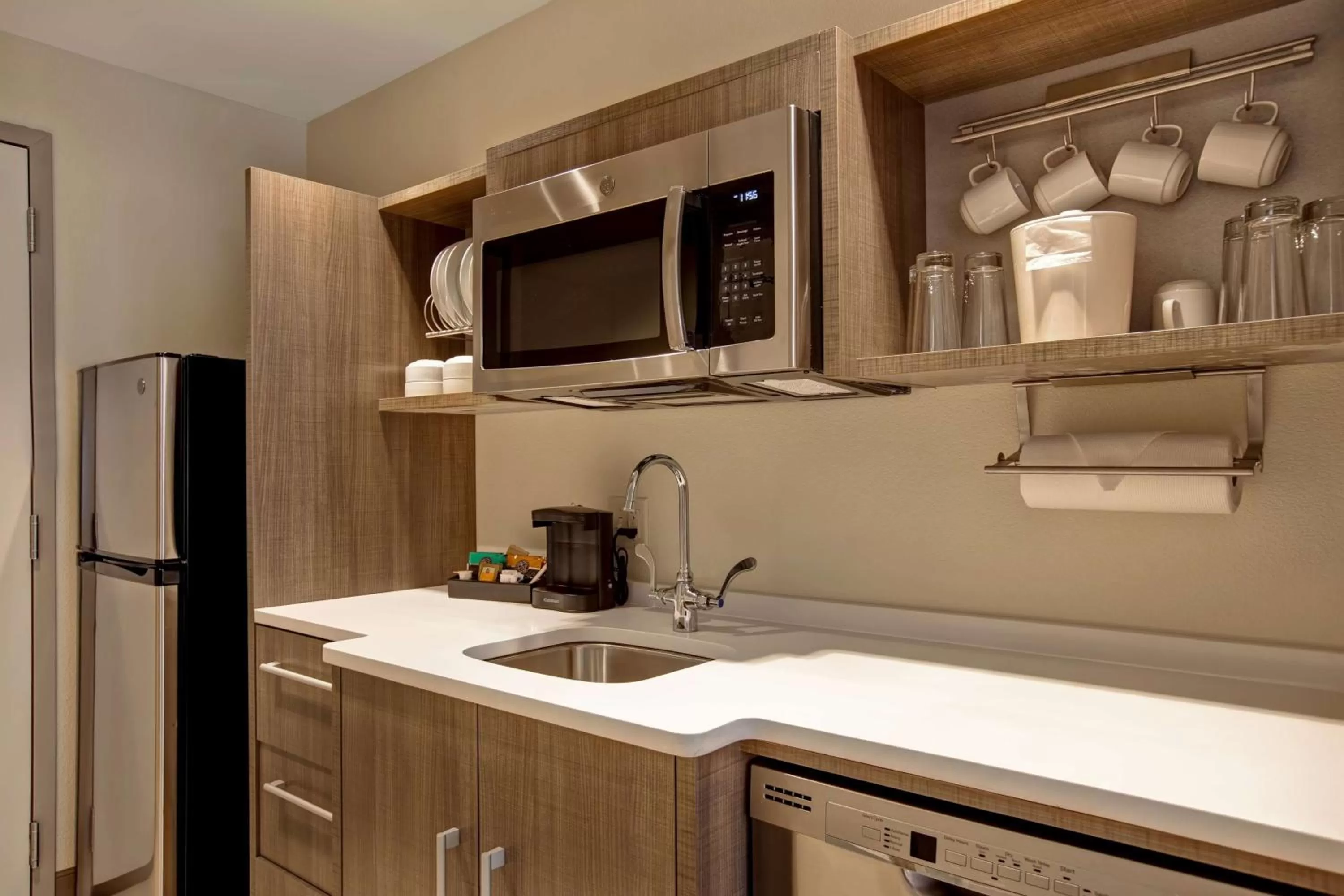 Kitchen or kitchenette in Home2 Suites By Hilton San Antonio on the Riverwalk