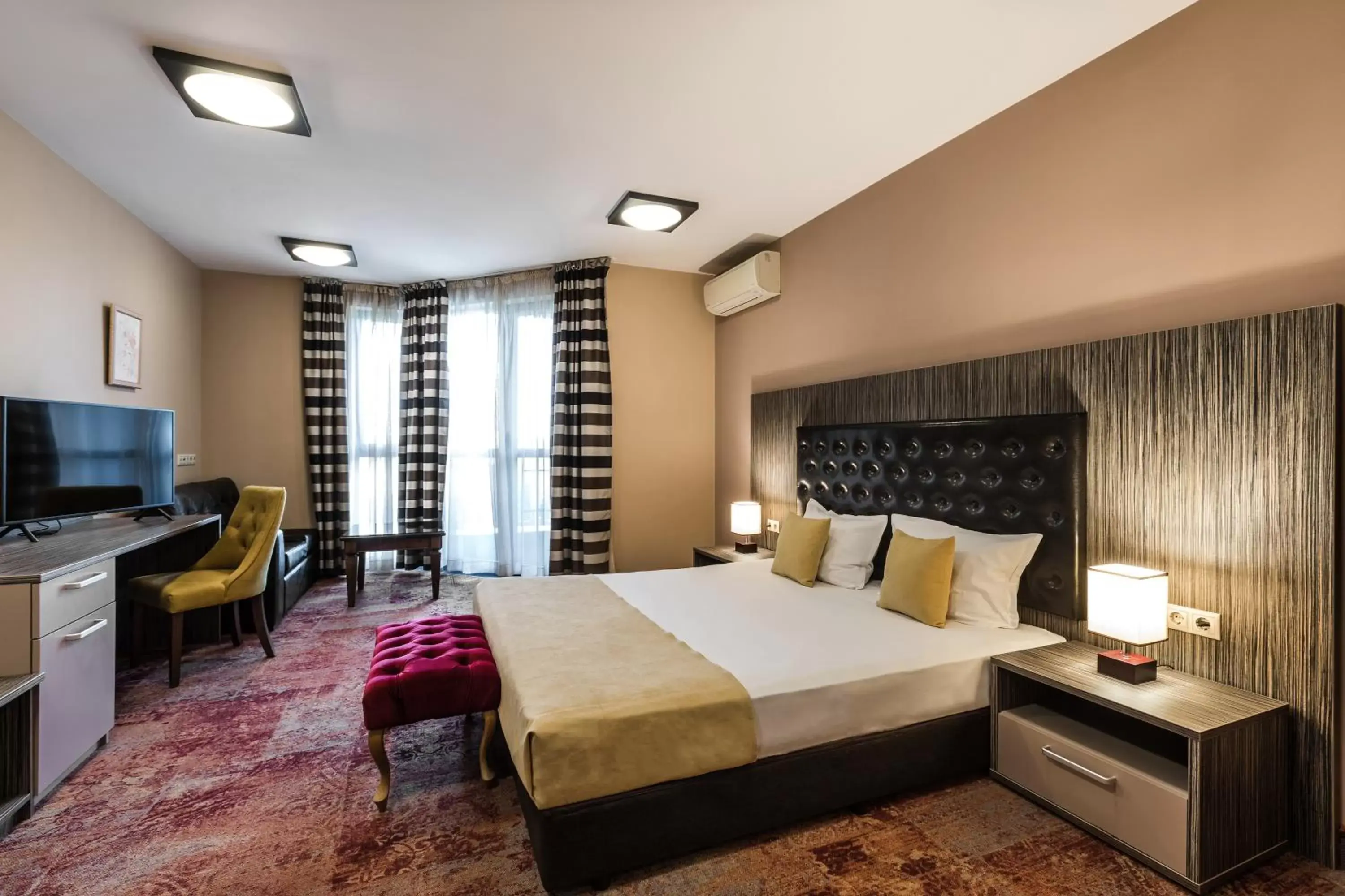 Bed in Plaza Hotel Plovdiv